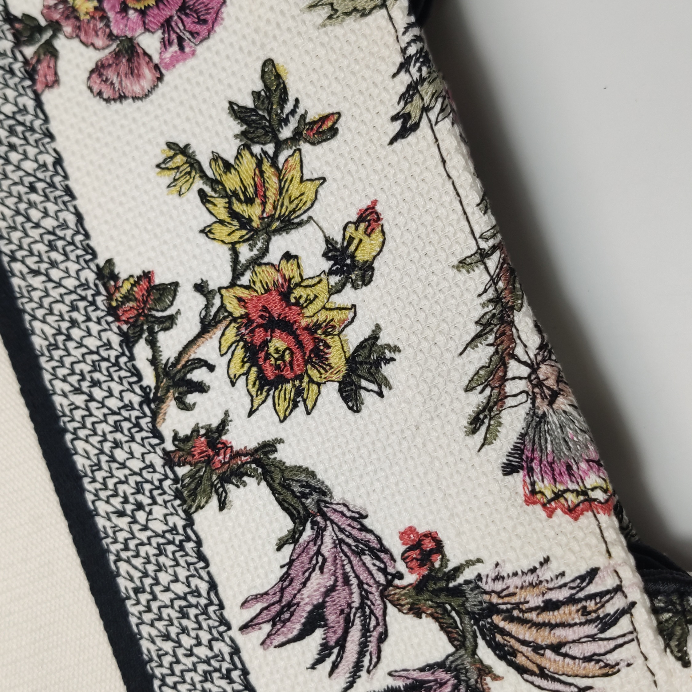 Christian Dior Book Tote Embroidered Canvas Medium — photo 23 of 25