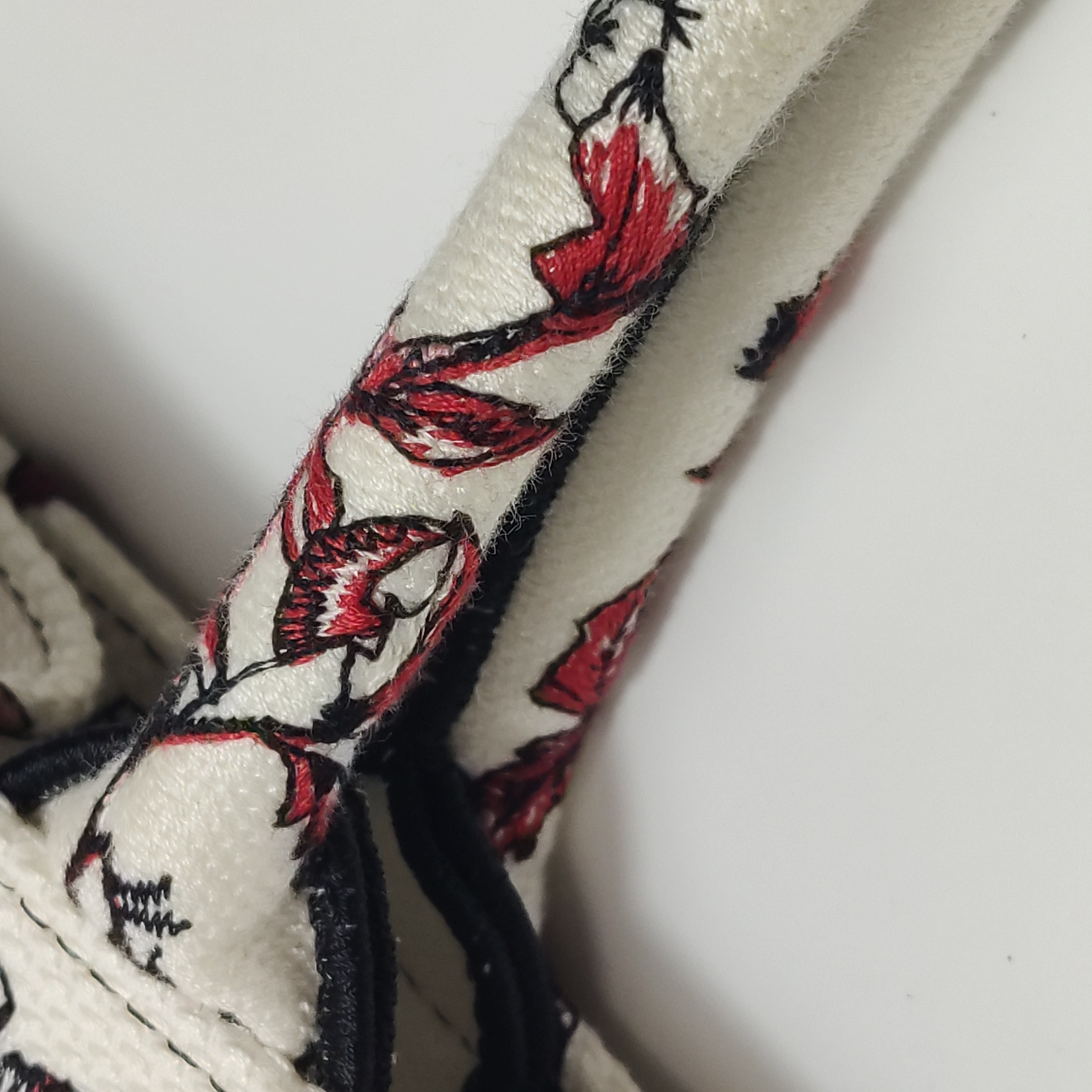 Christian Dior Book Tote Embroidered Canvas Medium — photo 16 of 18