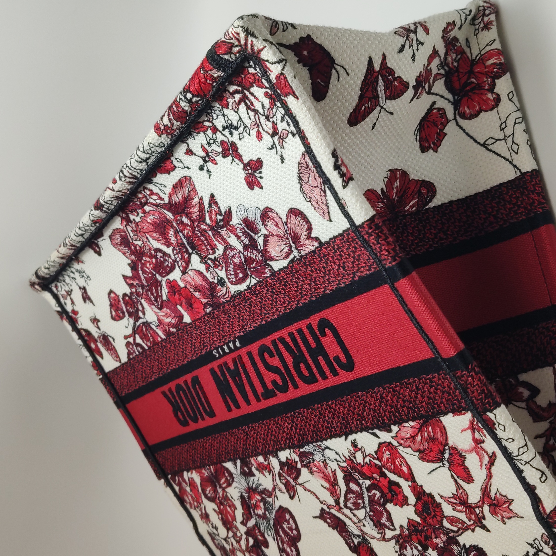Christian Dior Book Tote Embroidered Canvas Medium — photo 14 of 18