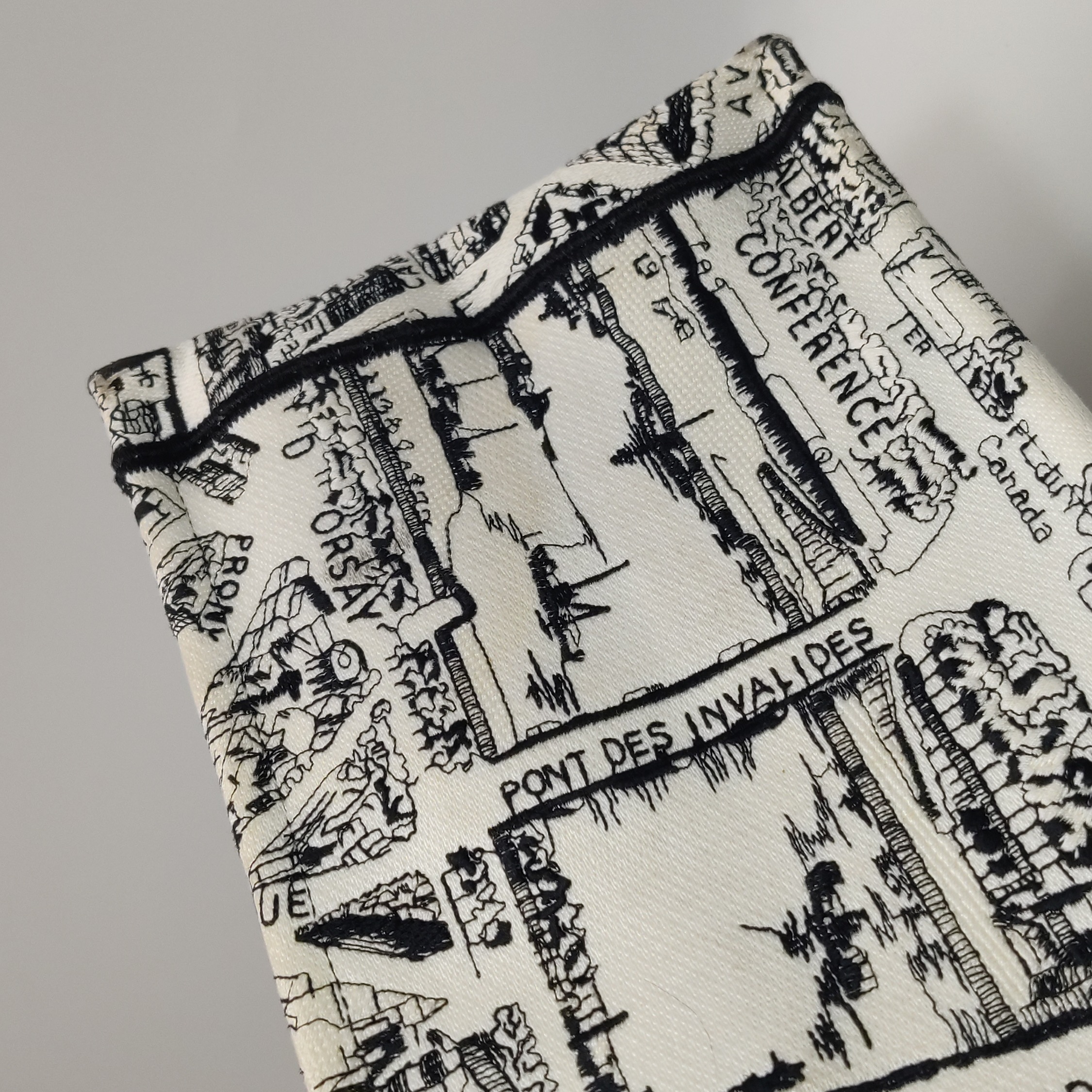 Christian Dior Book Tote Embroidered Canvas Medium — photo 21 of 24