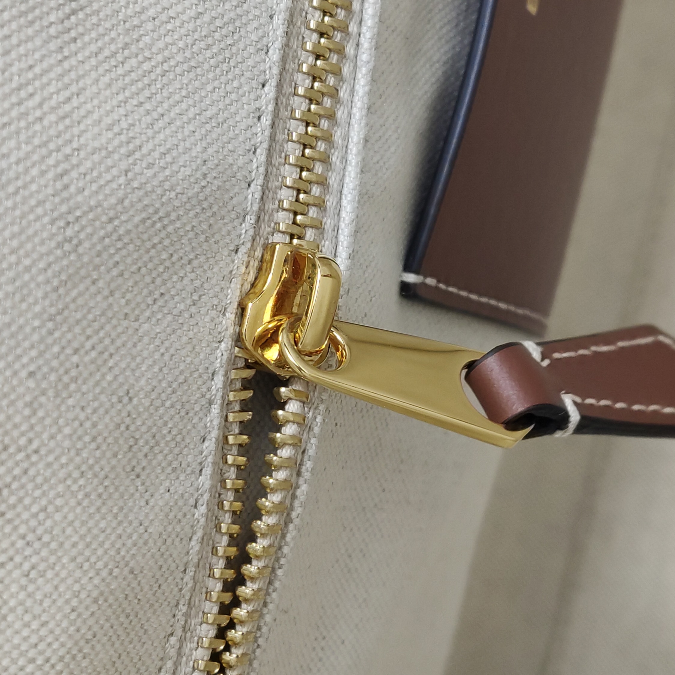 Burberry Freya Shopping Tote Canvas with Leather Small — photo 10 of 16