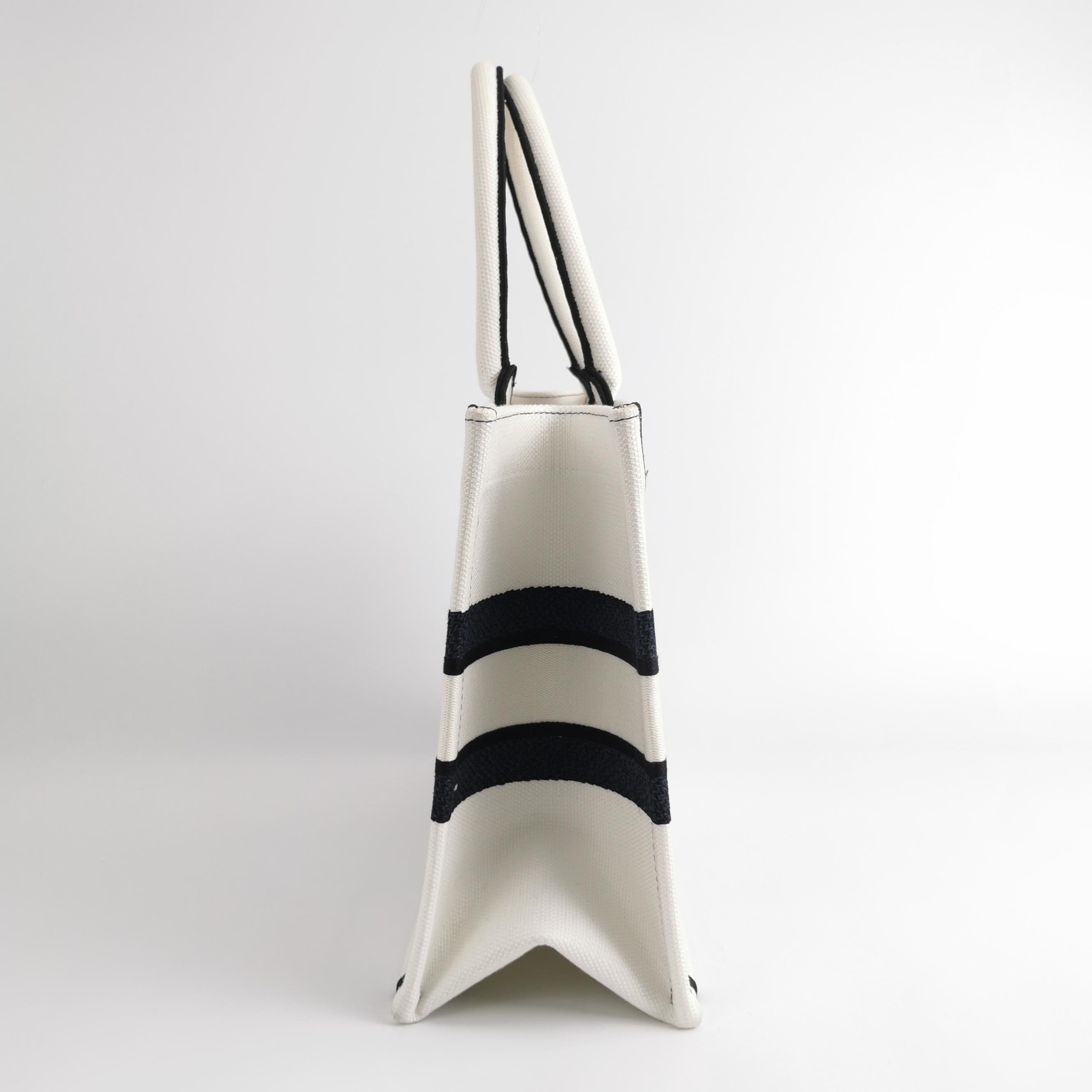 Christian Dior Book Tote Embroidered Canvas Medium — photo 4 of 21
