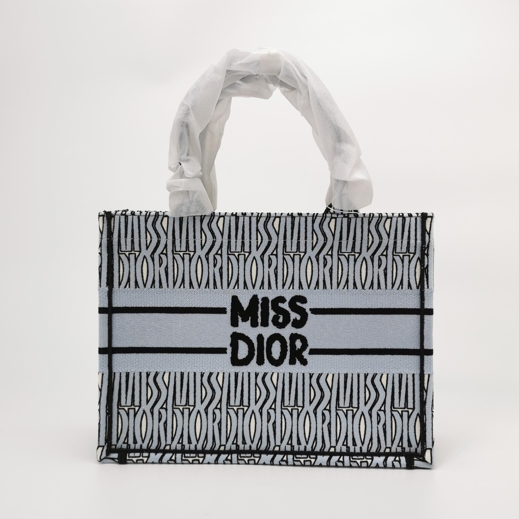 Christian Dior Book Tote Embroidered Canvas Medium — photo 5 of 12