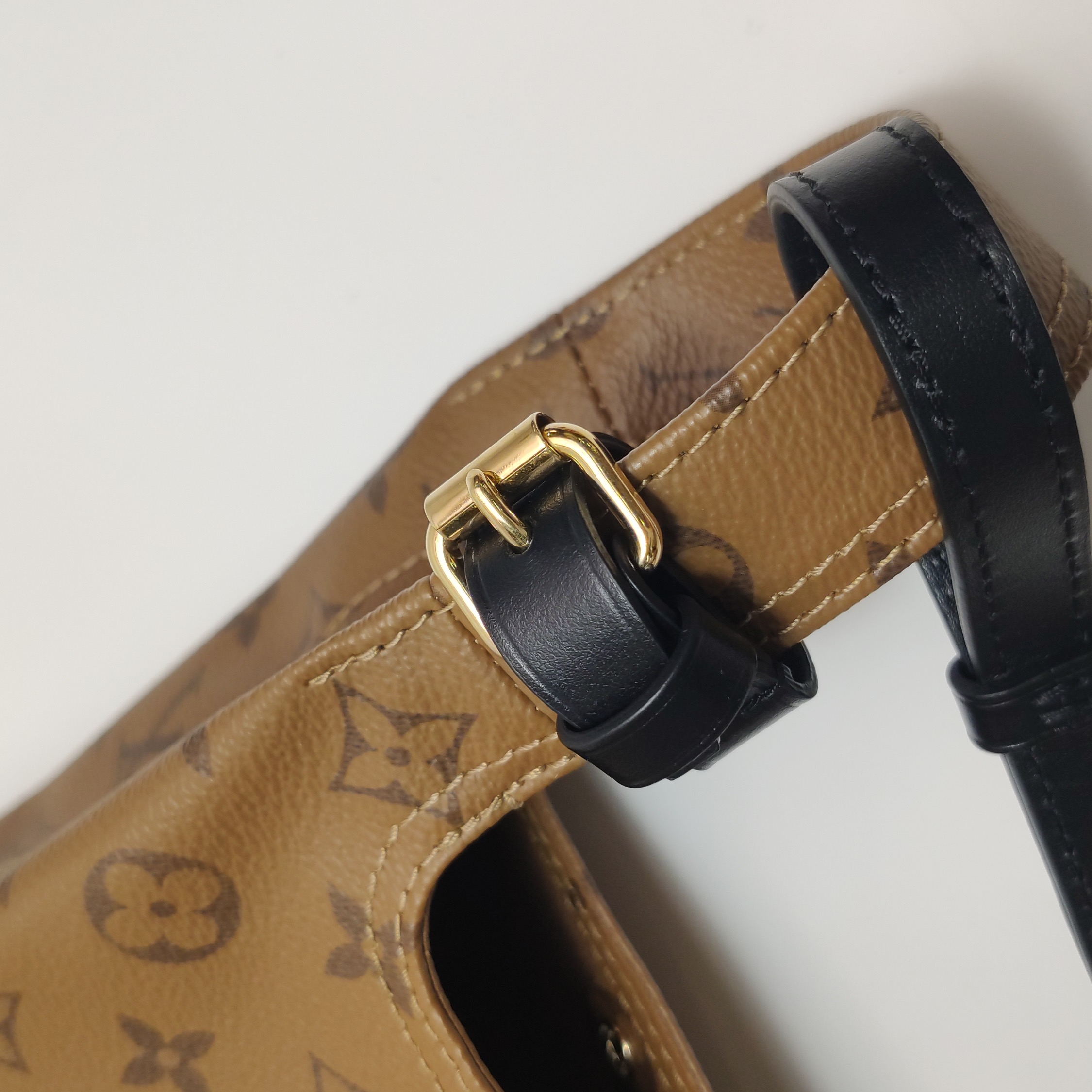 Louis Vuitton(LV) Atlantis Handbag Reverse Monogram Canvas BB — photo 9 of 14