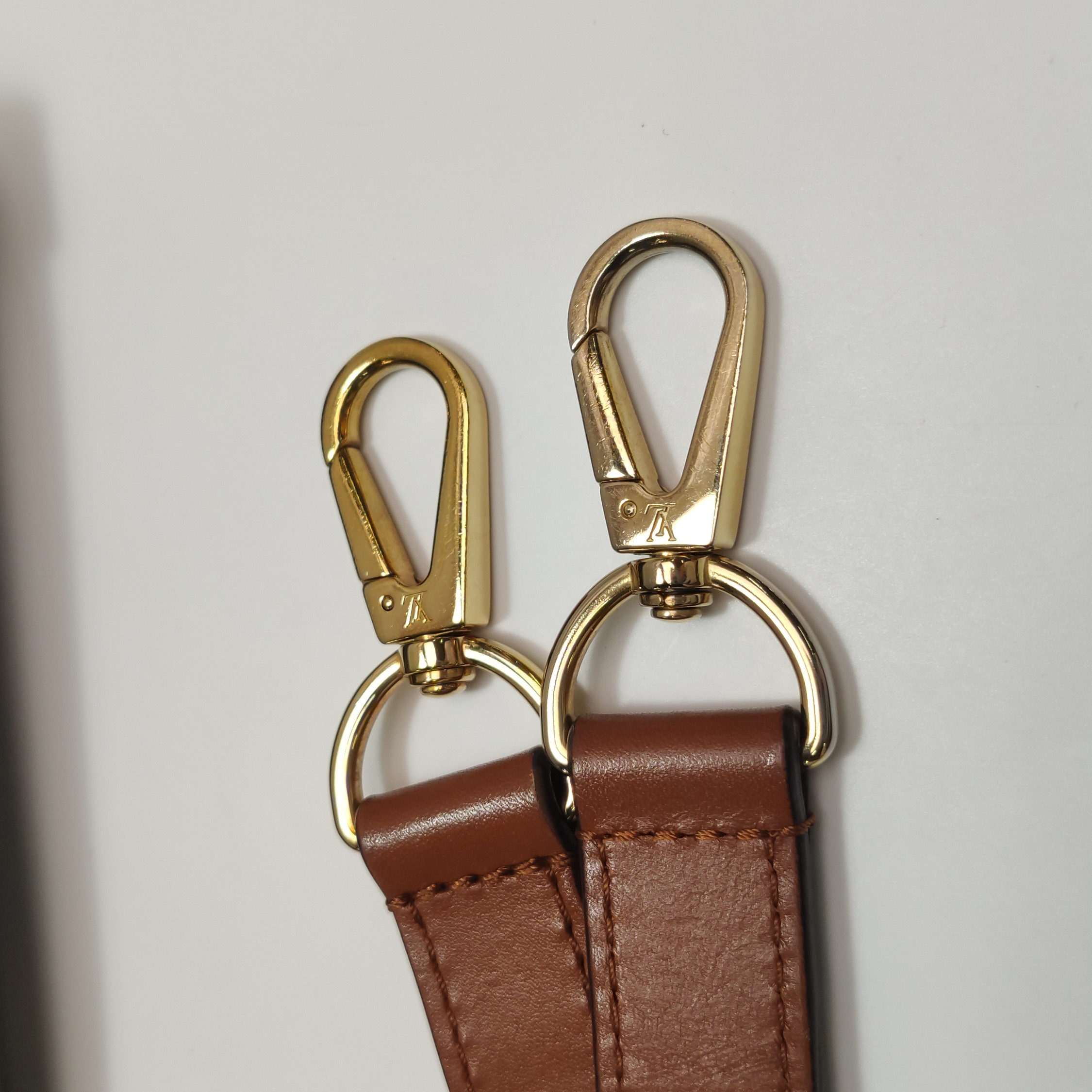 Louis Vuitton(LV) Dauphine Shoulder Bag Reverse Monogram Canvas MM — photo 10 of 23