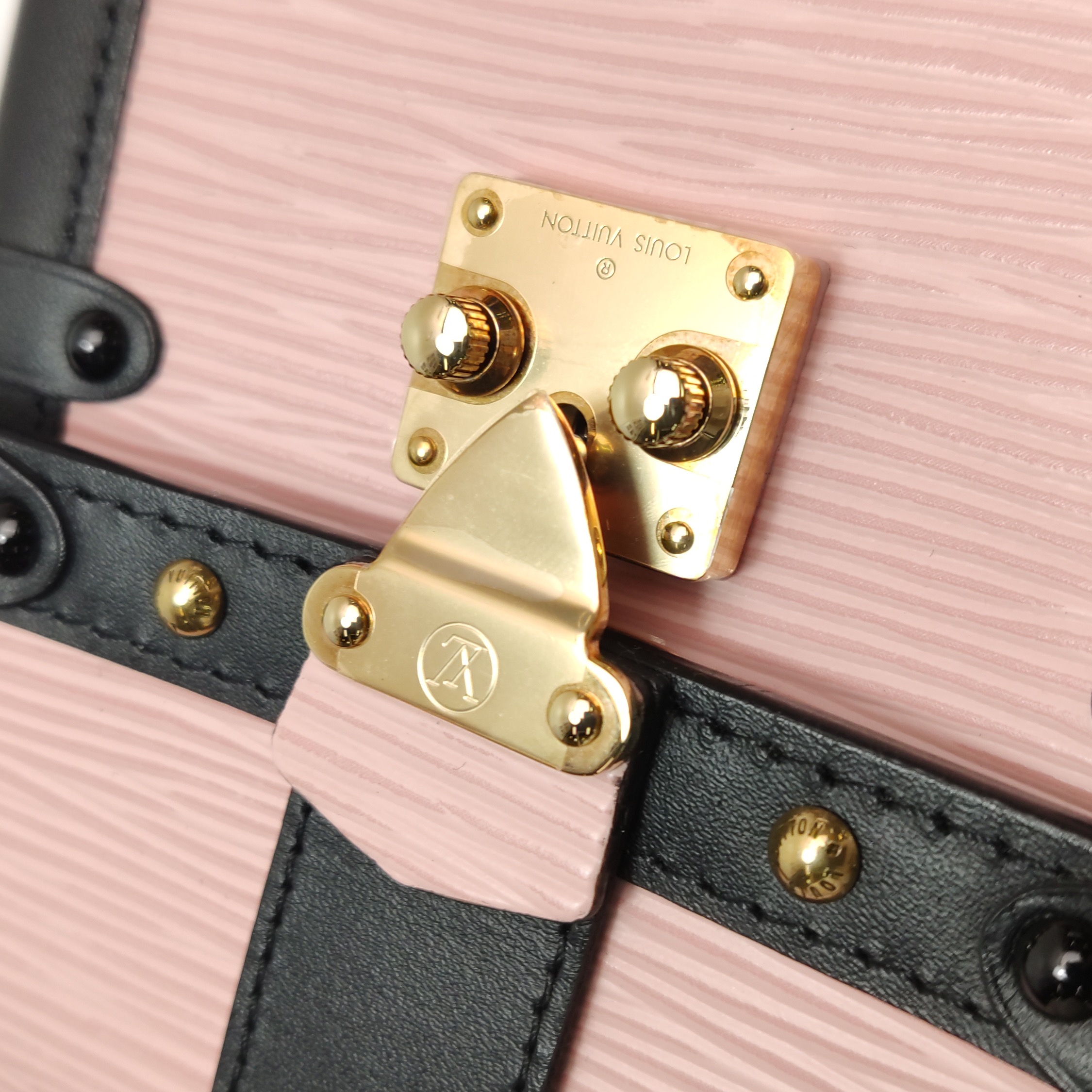 Louis Vuitton(LV) Vertical Trunk Pochette Epi Leather — photo 9 of 16