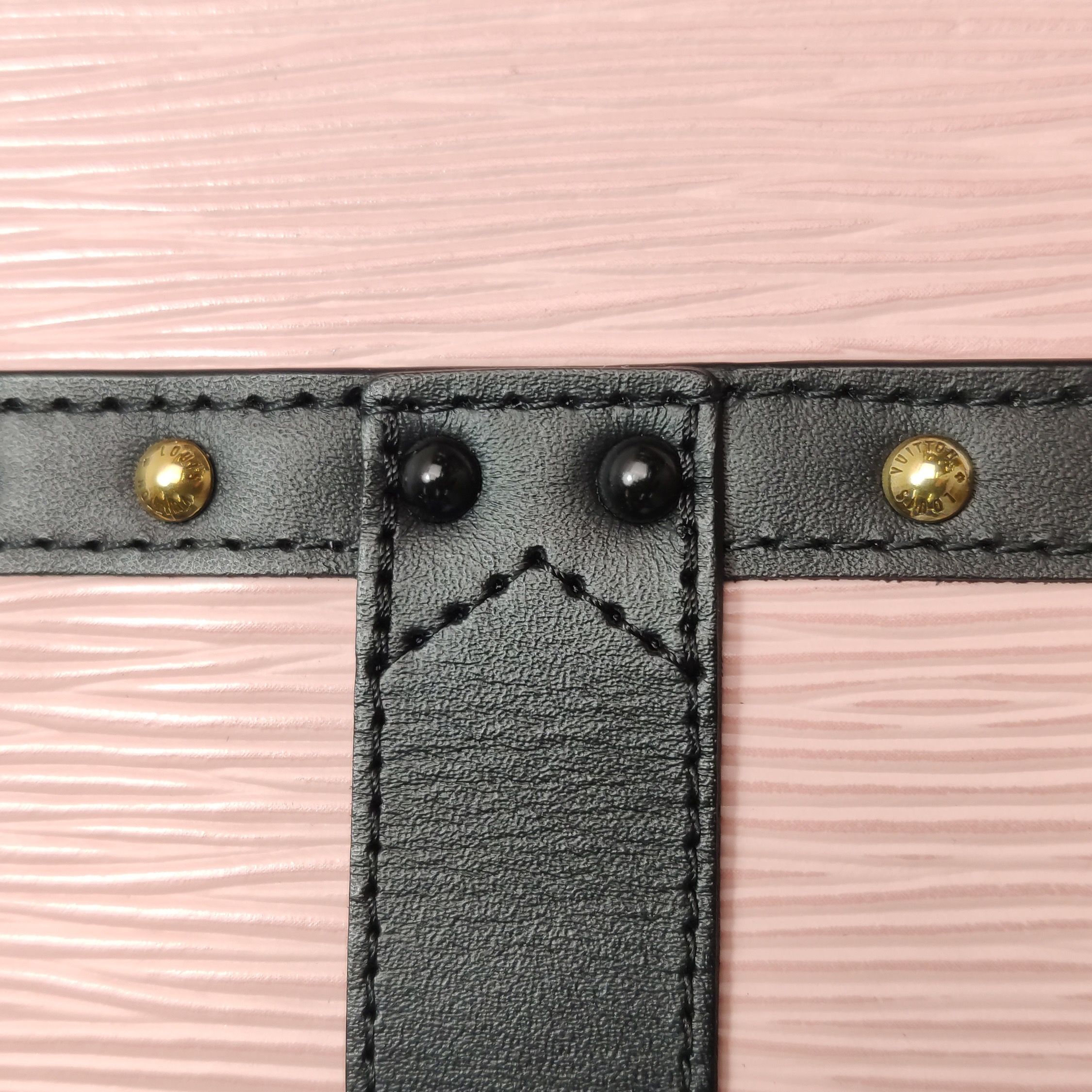 Louis Vuitton(LV) Vertical Trunk Pochette Epi Leather — photo 13 of 16