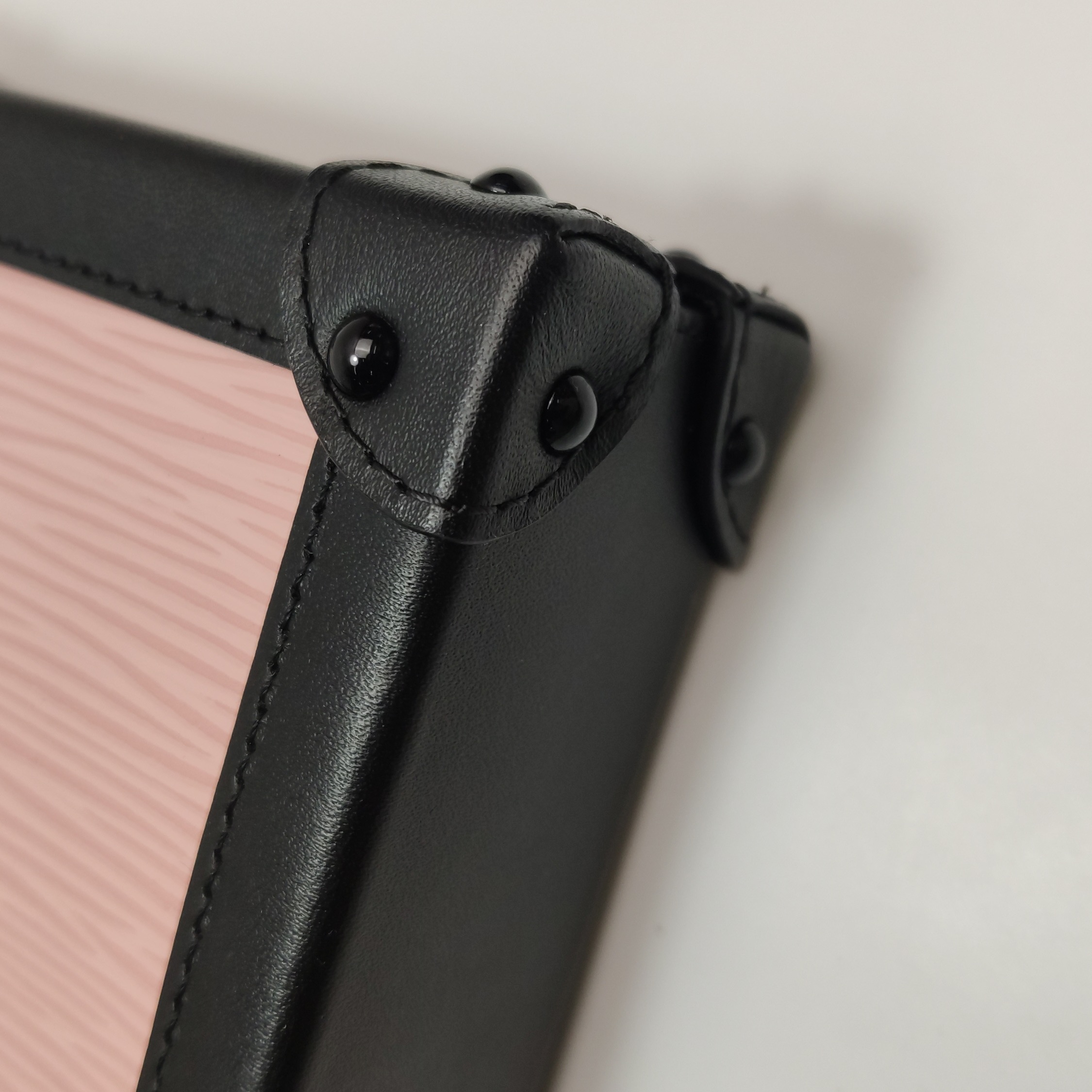 Louis Vuitton(LV) Vertical Trunk Pochette Epi Leather — photo 12 of 16