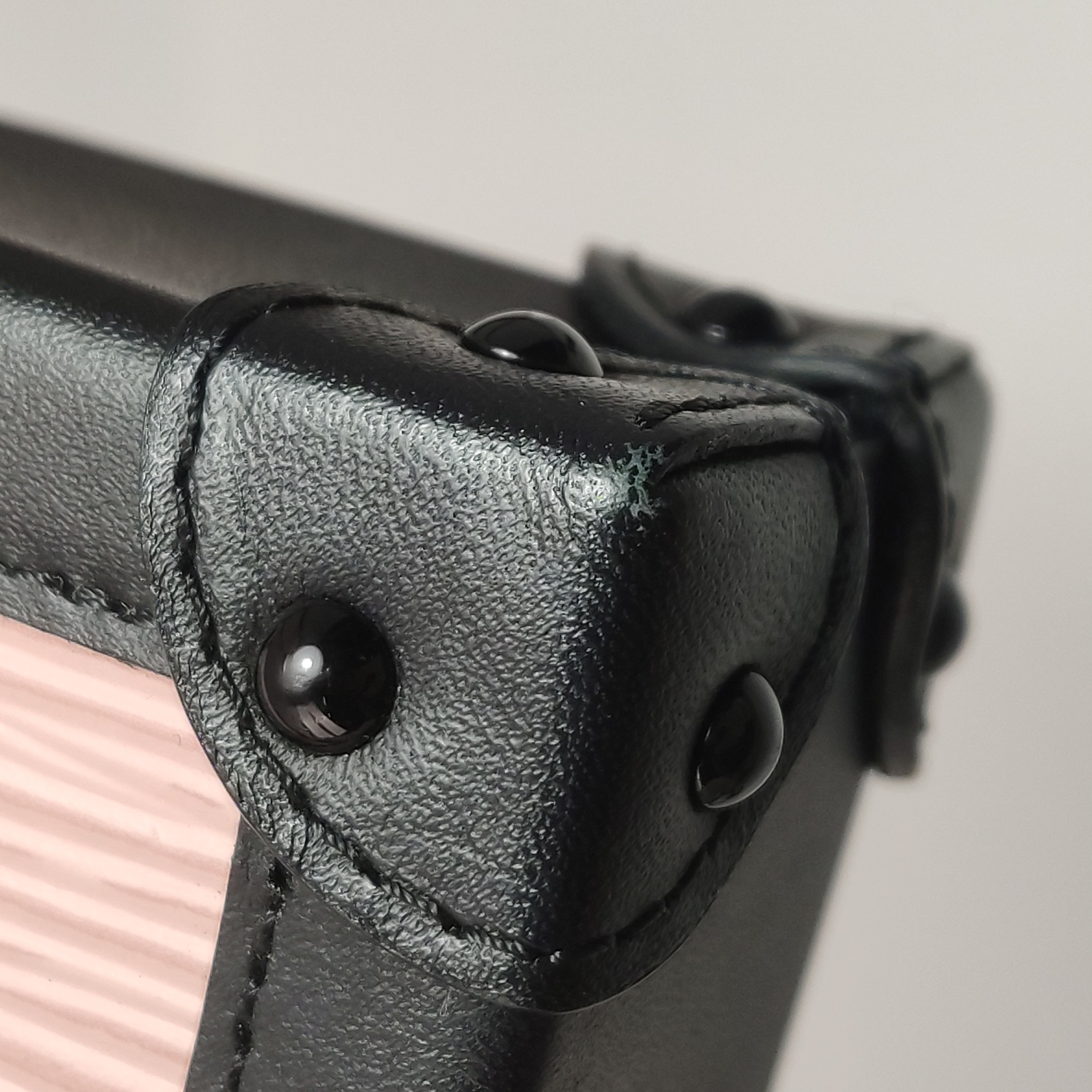 Louis Vuitton(LV) Vertical Trunk Pochette Epi Leather — photo 11 of 14