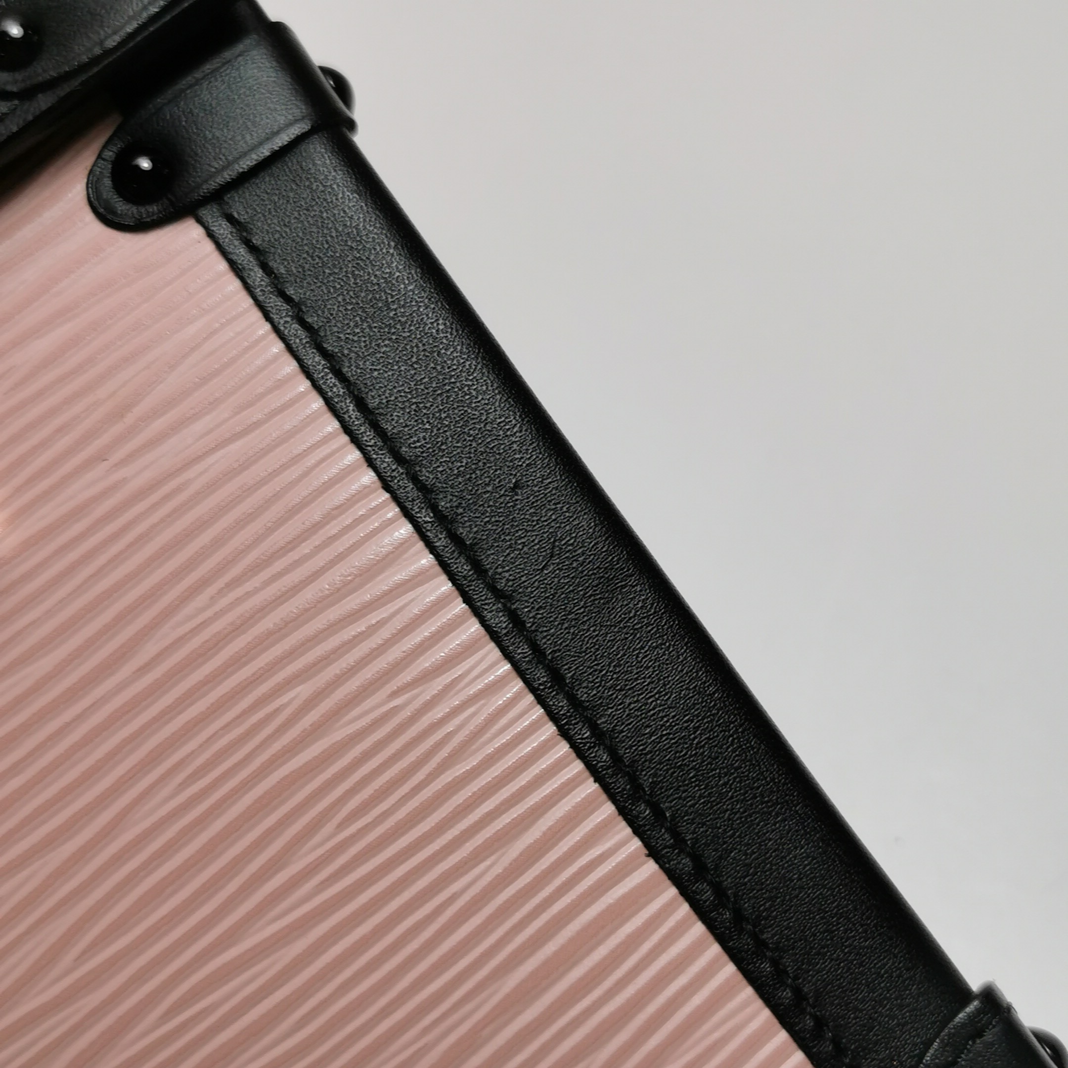 Louis Vuitton(LV) Vertical Trunk Pochette Epi Leather — photo 10 of 13