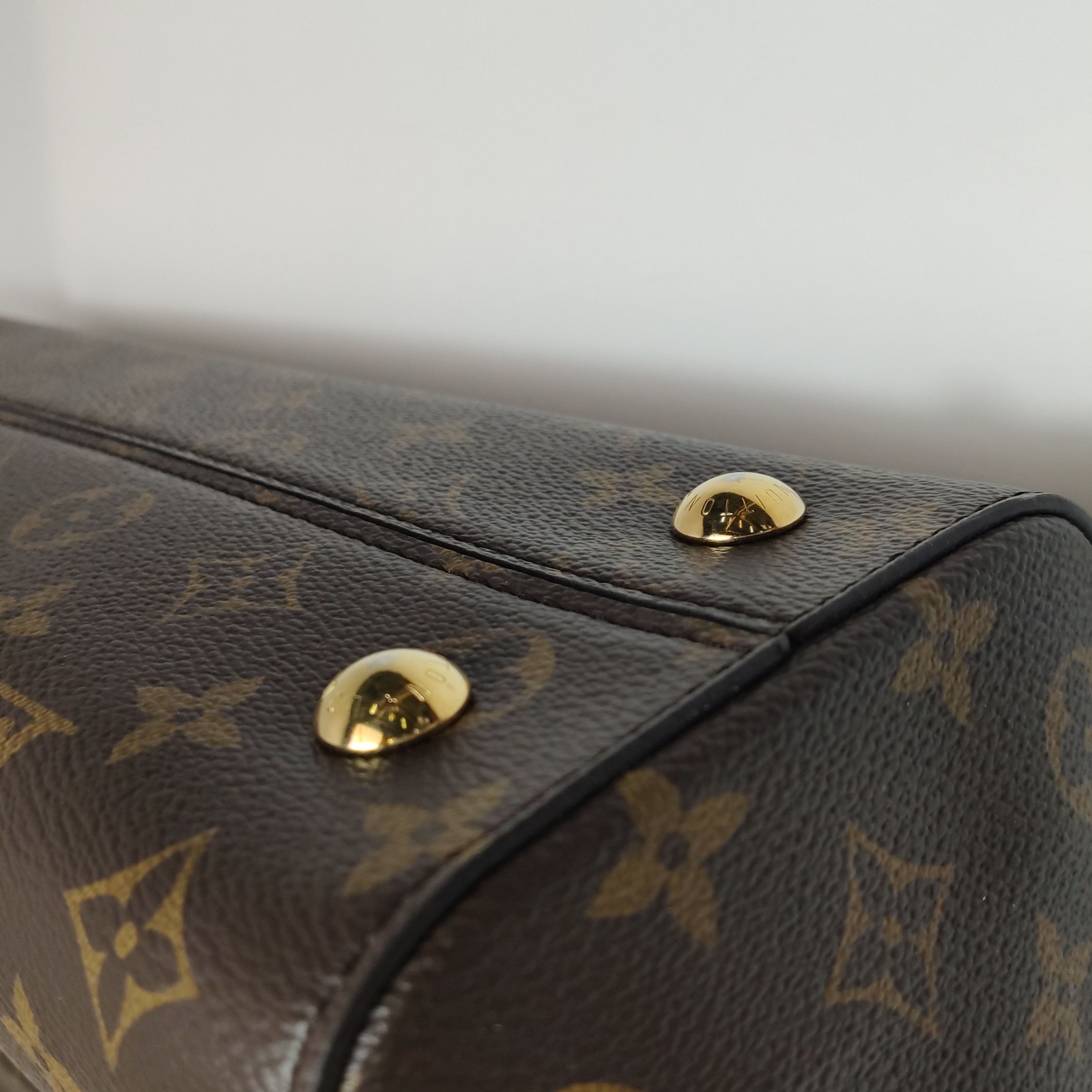 Louis Vuitton(LV) Cluny Top Handle Bag Monogram Canvas MM — photo 14 of 21