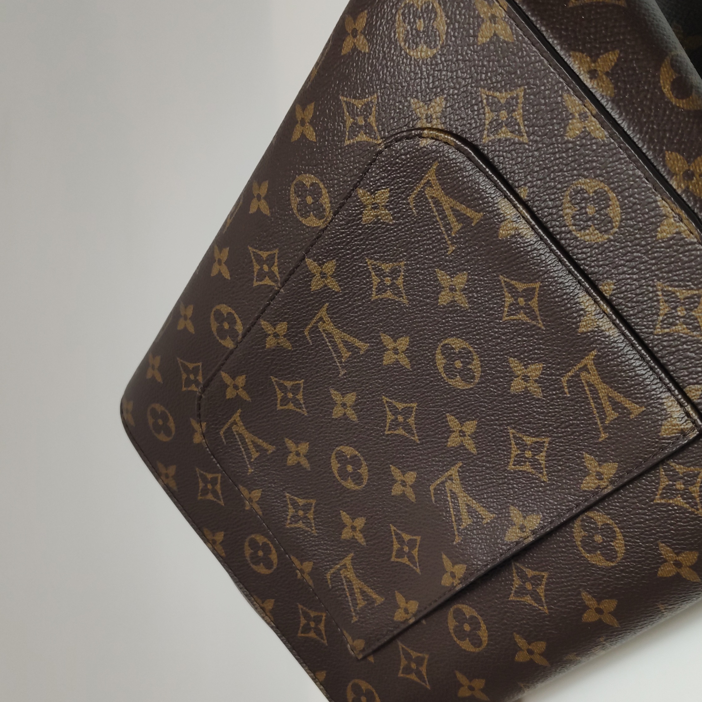 Louis Vuitton(LV) Cluny Top Handle Bag Monogram Canvas MM — photo 10 of 21