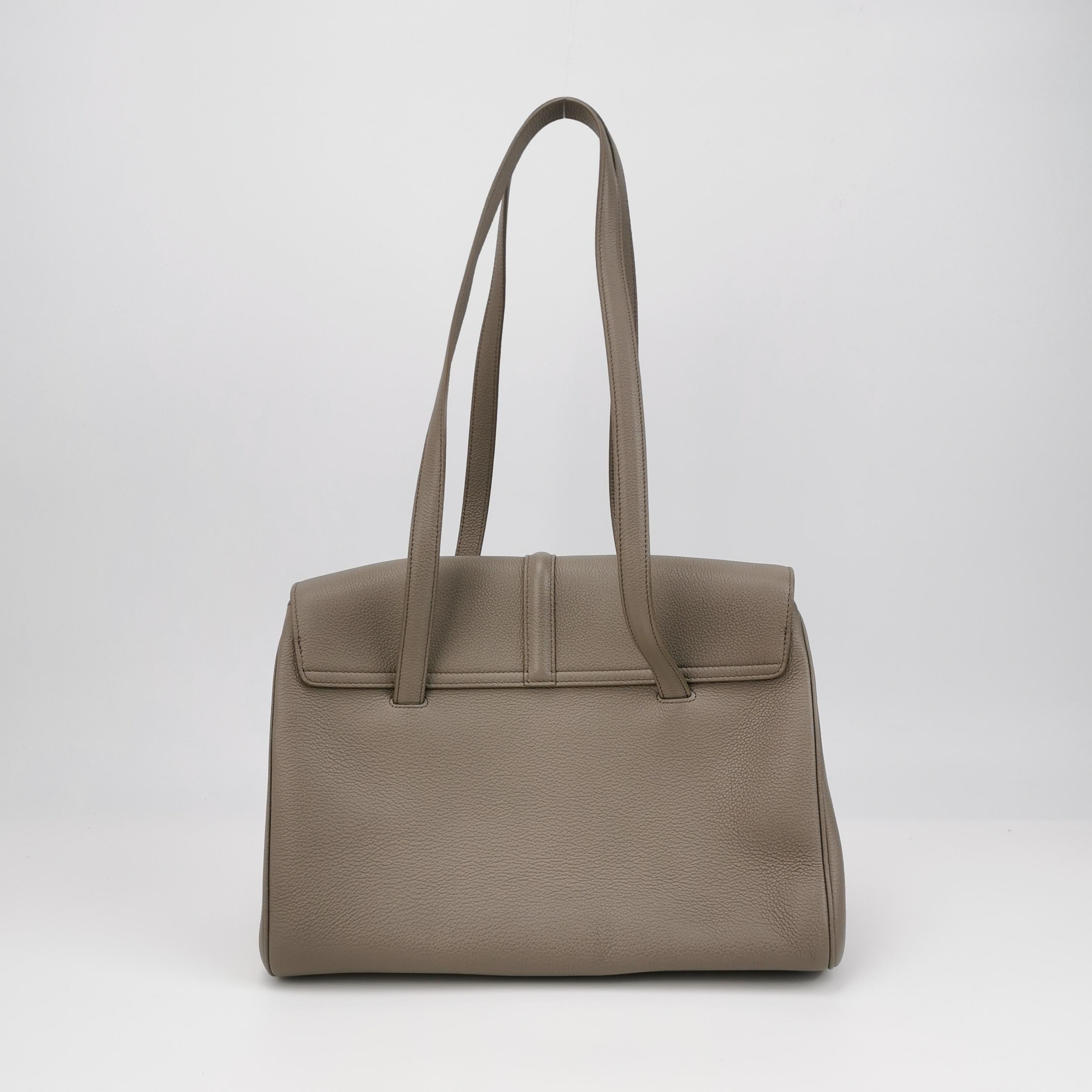 Celine Soft 16 Bag Smooth Calfskin Medium — photo 5 of 18