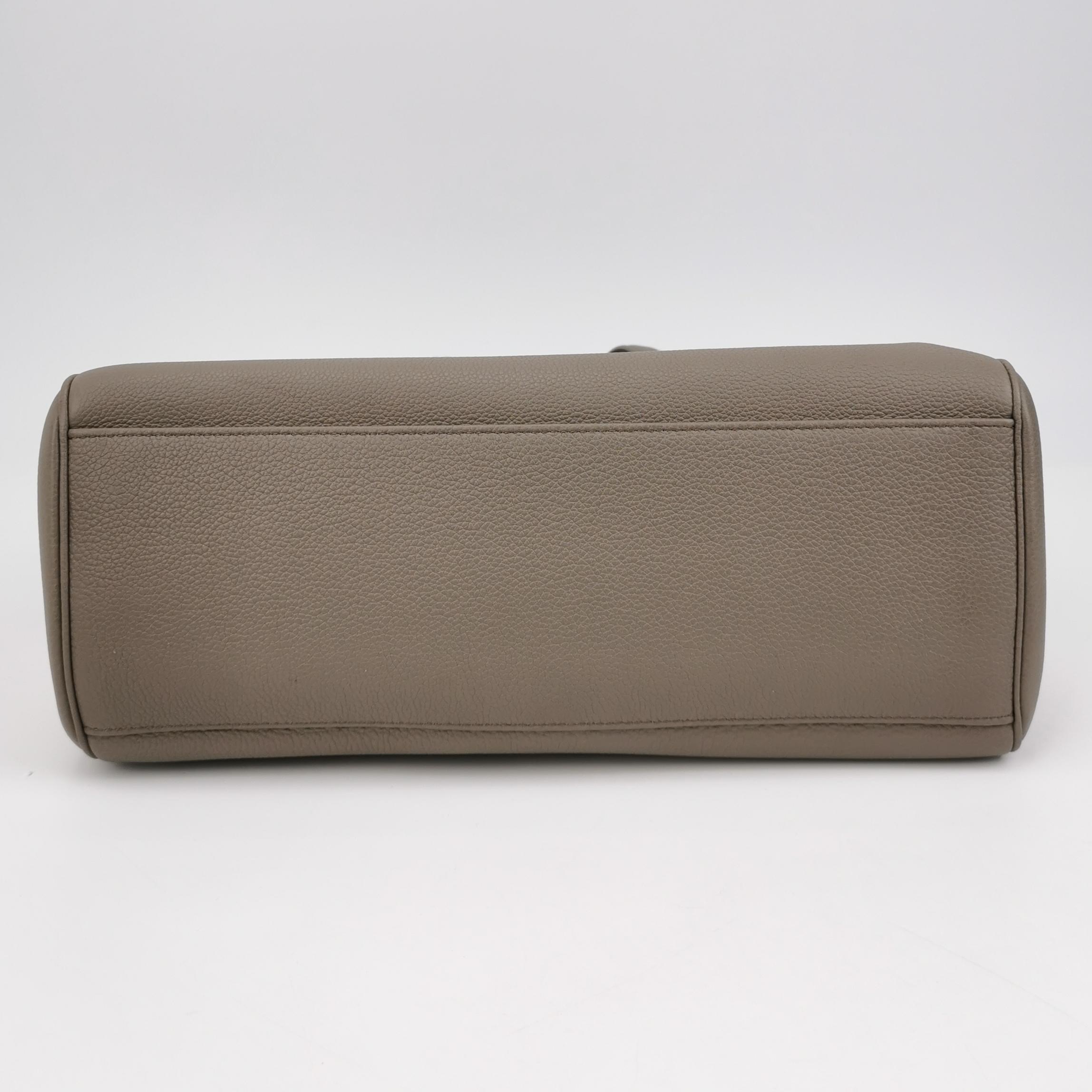 Celine Soft 16 Bag Smooth Calfskin Medium — photo 6 of 18