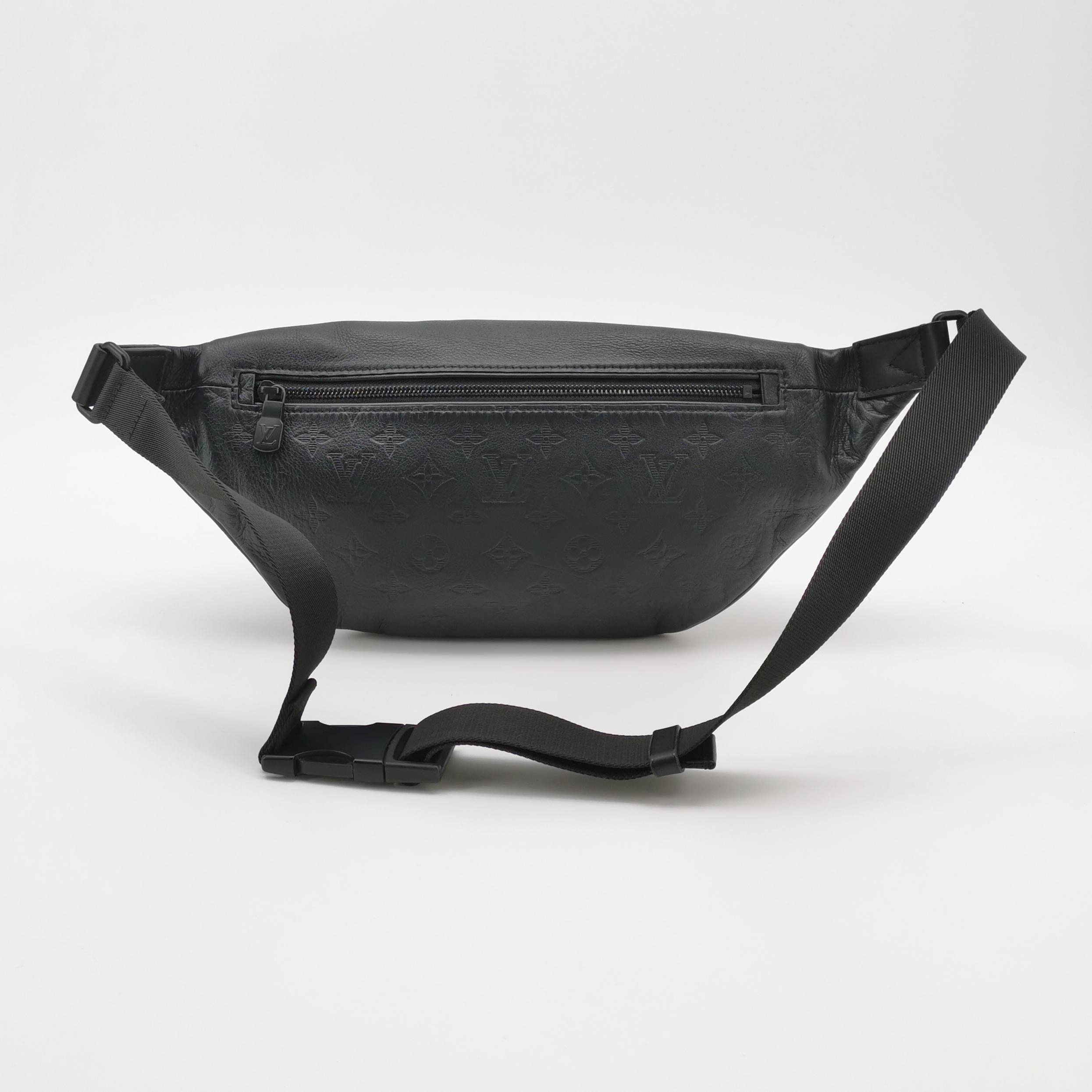 Louis Vuitton(LV) Discovery Bumbag Monogram Shadow Leather — photo 3 of 15