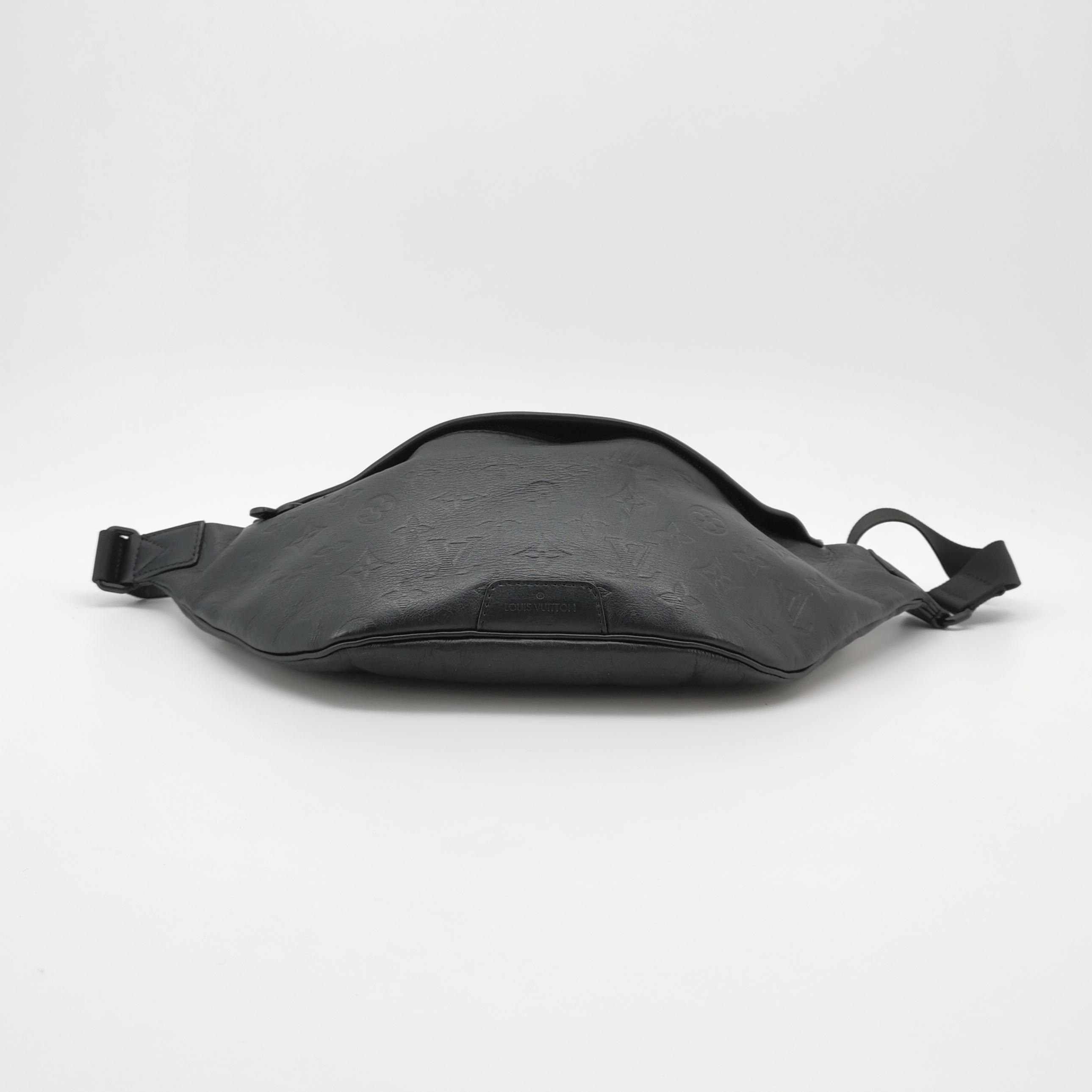 Louis Vuitton(LV) Discovery Bumbag Monogram Shadow Leather — photo 6 of 15