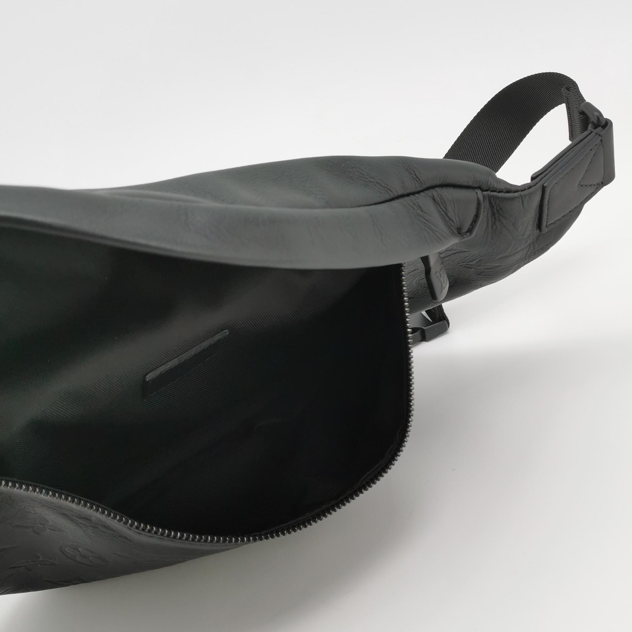 Louis Vuitton(LV) Discovery Bumbag Monogram Shadow Leather — photo 7 of 15