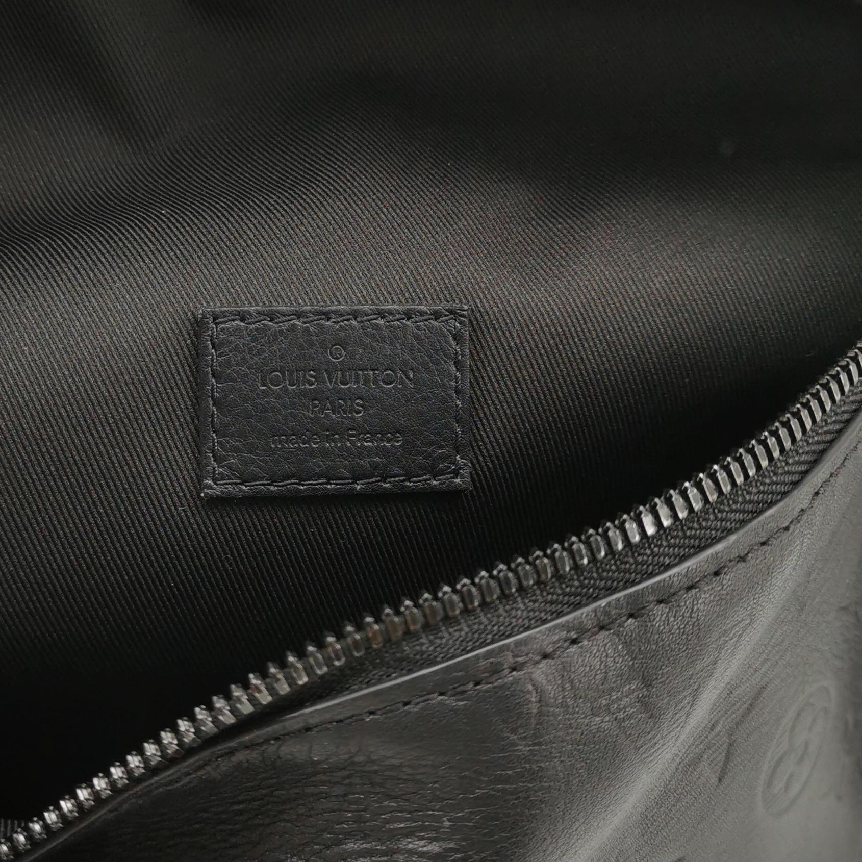 Louis Vuitton(LV) Discovery Bumbag Monogram Shadow Leather — photo 8 of 15