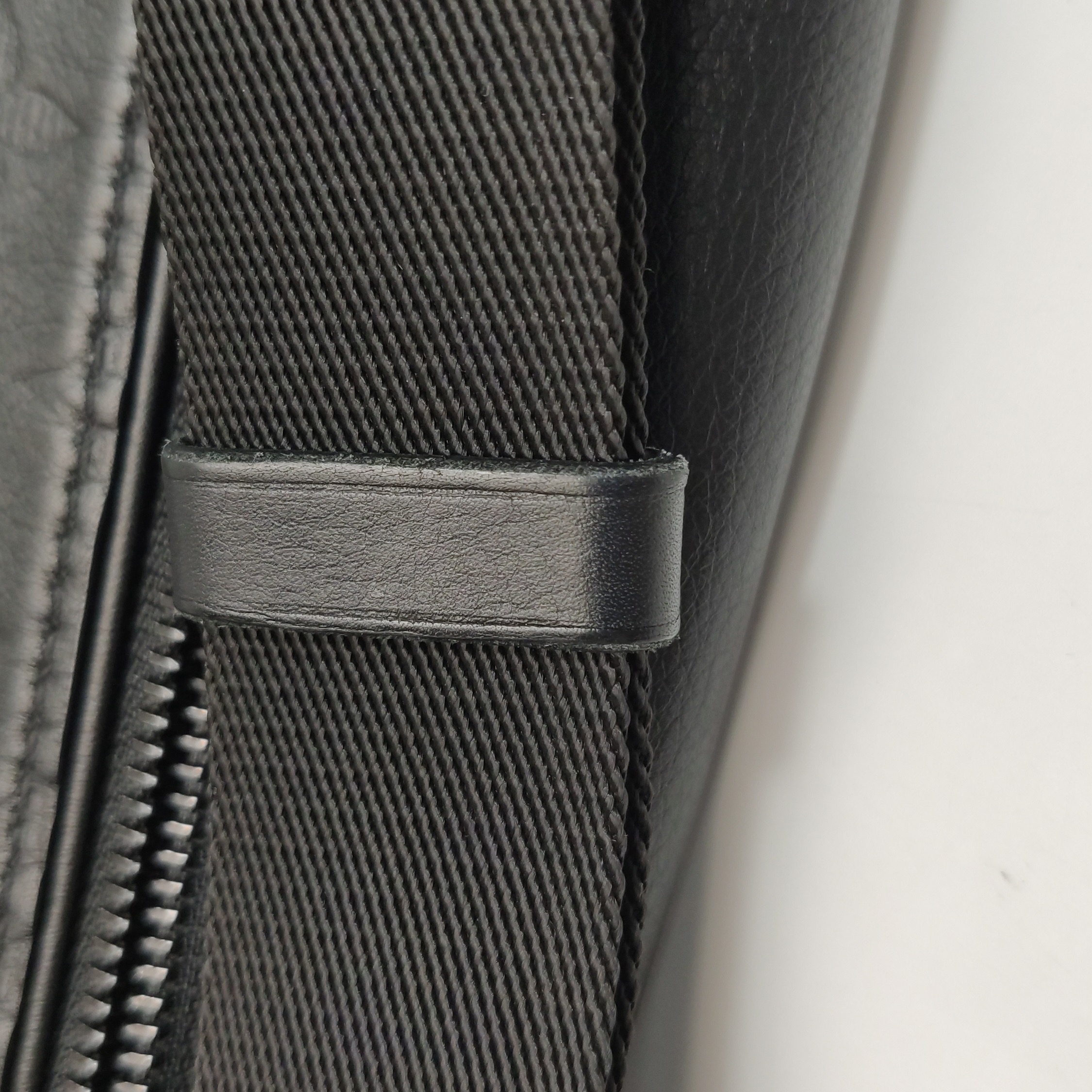 Louis Vuitton(LV) Discovery Bumbag Monogram Shadow Leather — photo 15 of 15