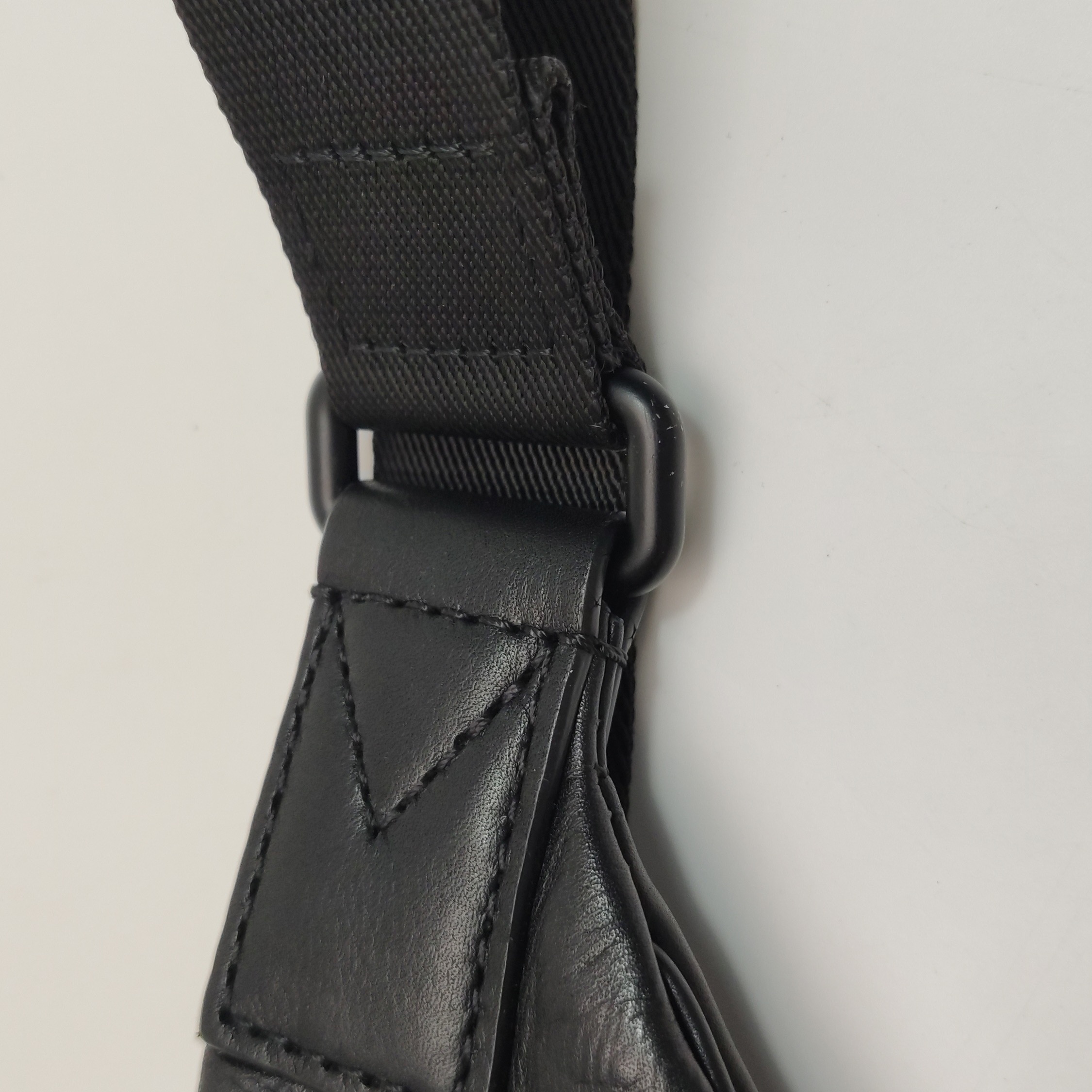 Louis Vuitton(LV) Discovery Bumbag Monogram Shadow Leather — photo 13 of 15