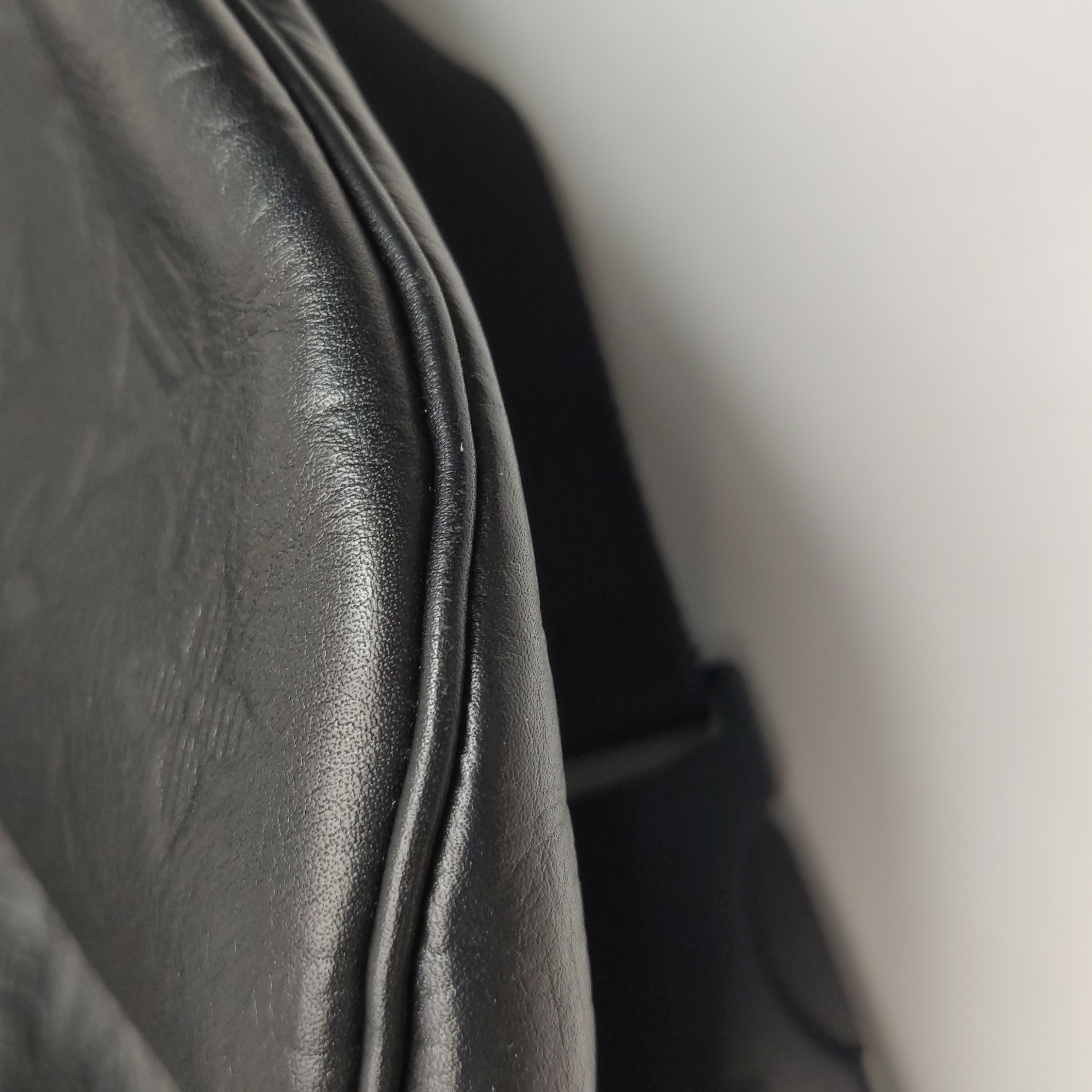 Louis Vuitton(LV) Discovery Bumbag Monogram Shadow Leather — photo 11 of 15
