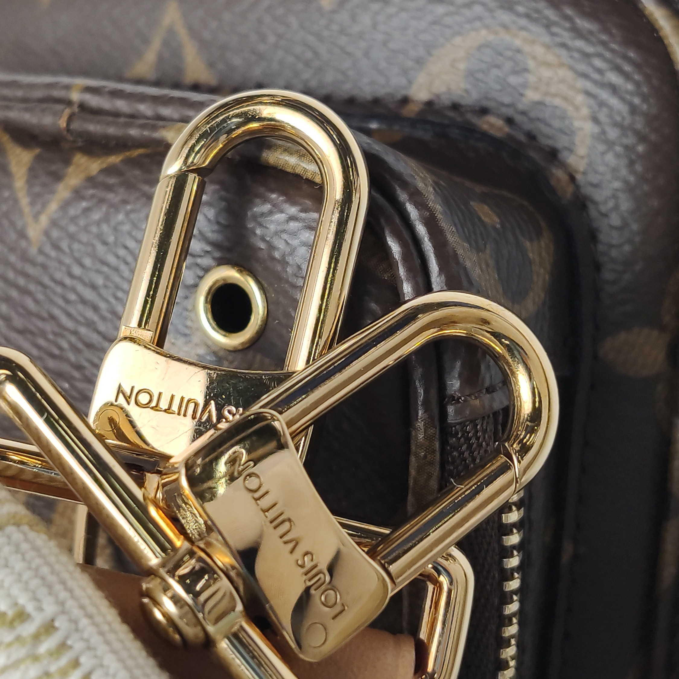 Louis Vuitton(LV) Utility Crossbody Bag Monogram Canvas — photo 14 of 22