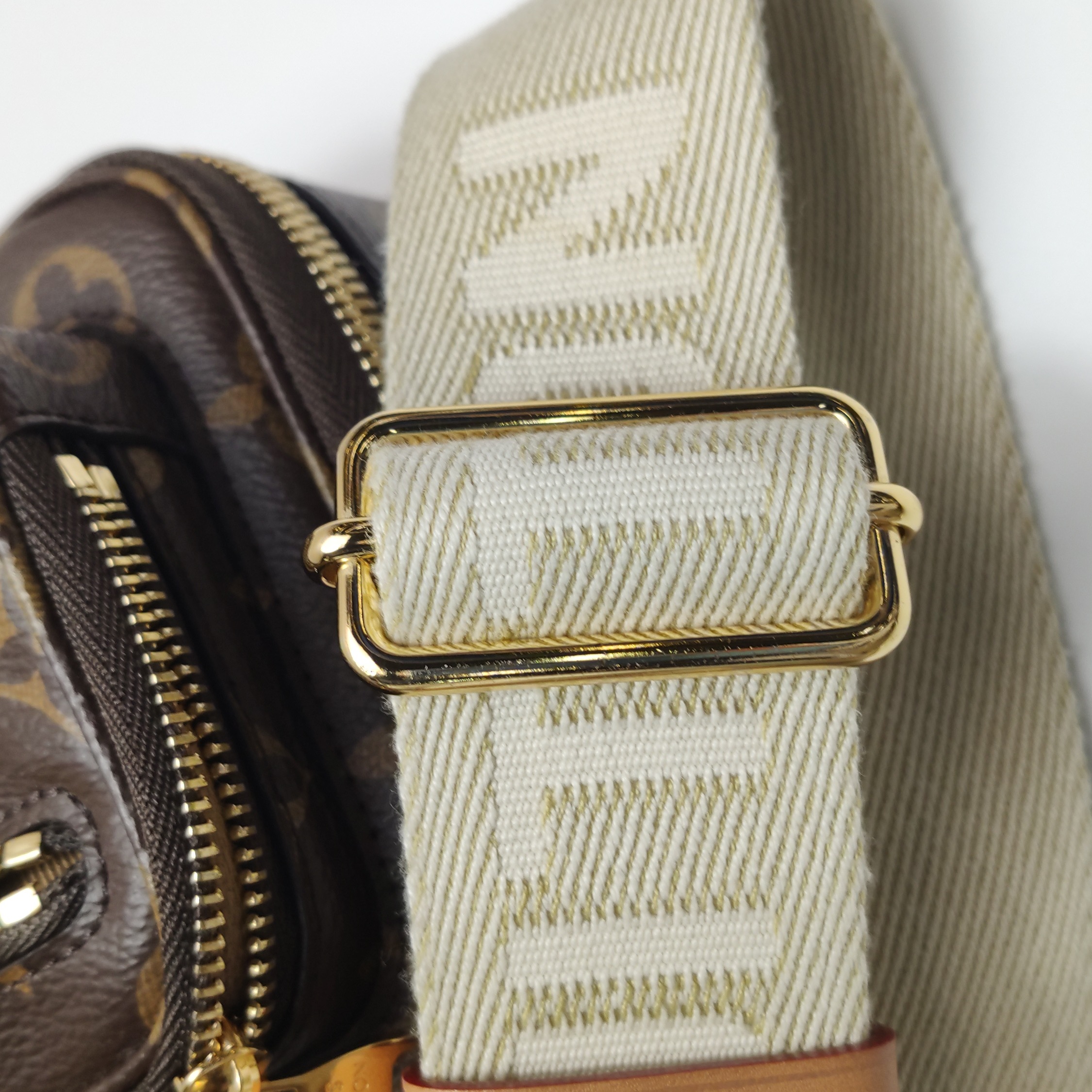 Louis Vuitton(LV) Utility Crossbody Bag Monogram Canvas — photo 19 of 22