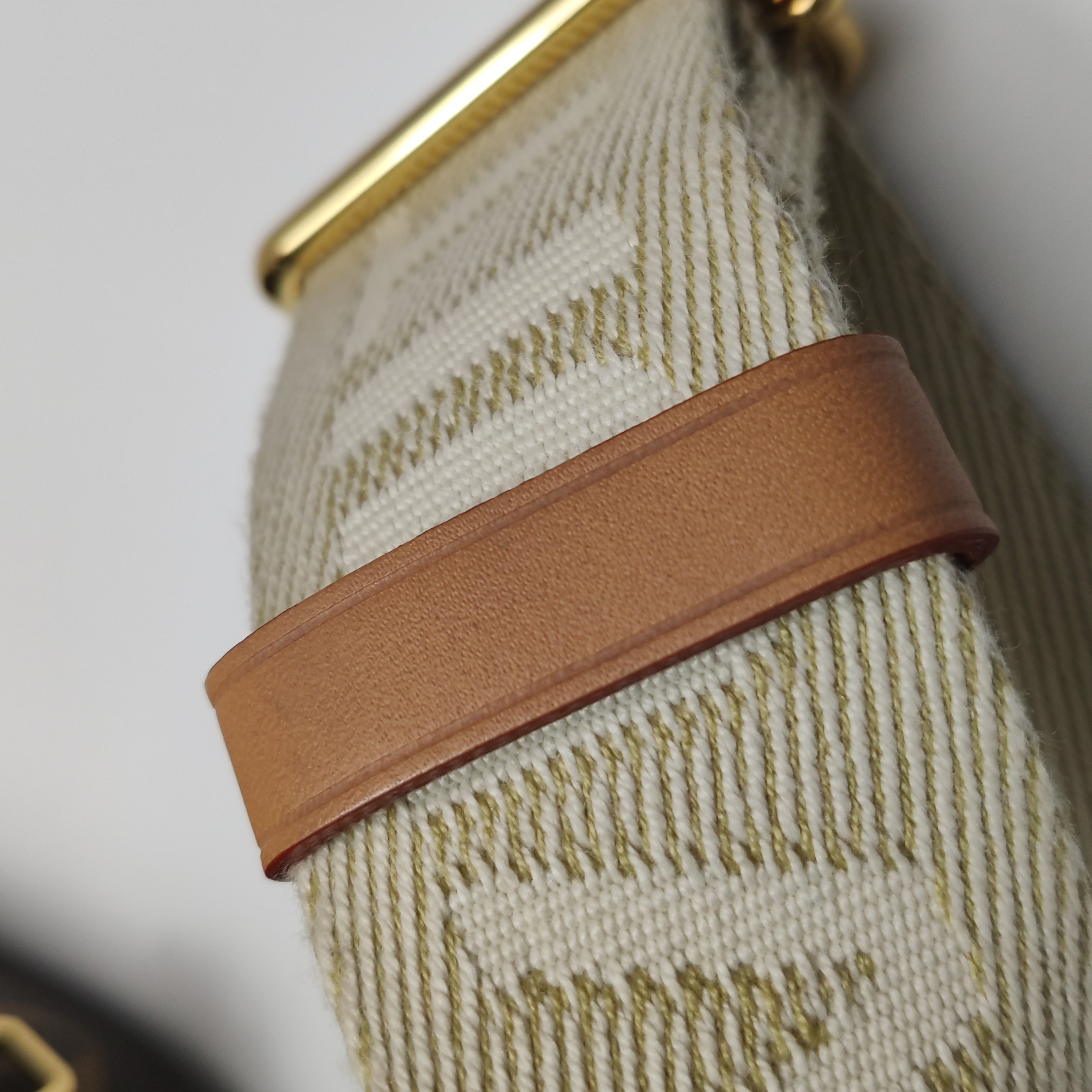 Louis Vuitton(LV) Utility Crossbody Bag Monogram Canvas — photo 22 of 22