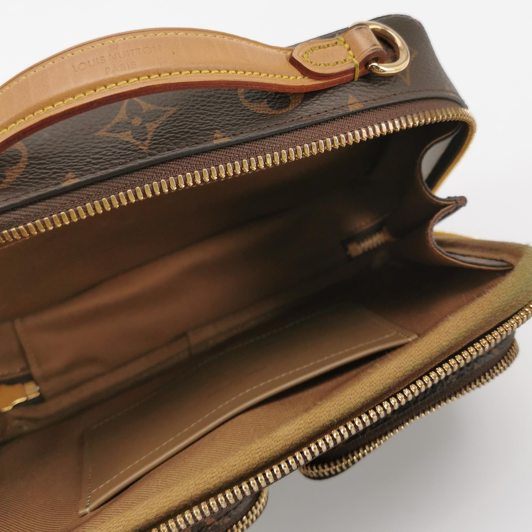 Louis Vuitton(LV) Utility Crossbody Bag Monogram Canvas — photo 9 of 23