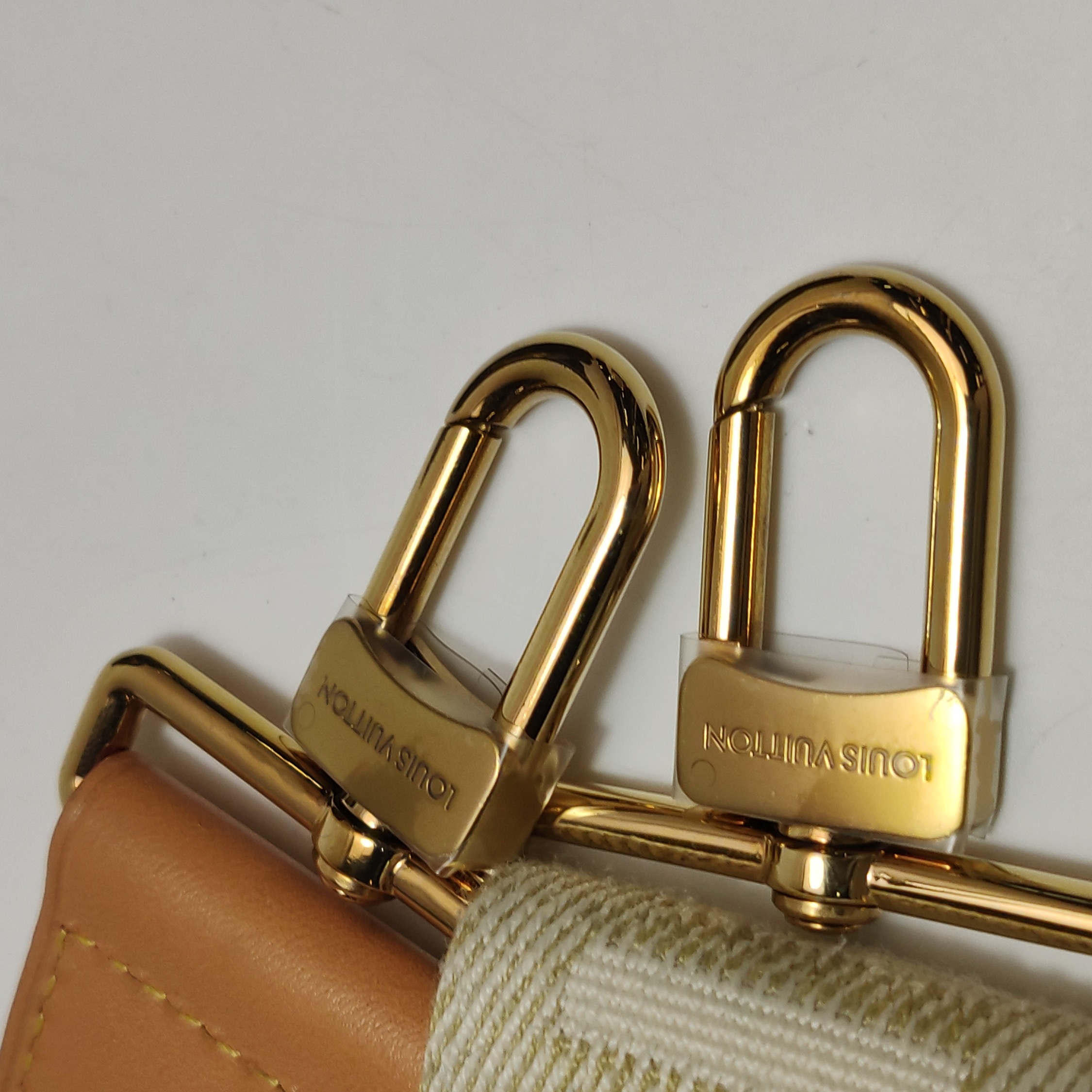 Louis Vuitton(LV) Utility Crossbody Bag Monogram Canvas — photo 11 of 18