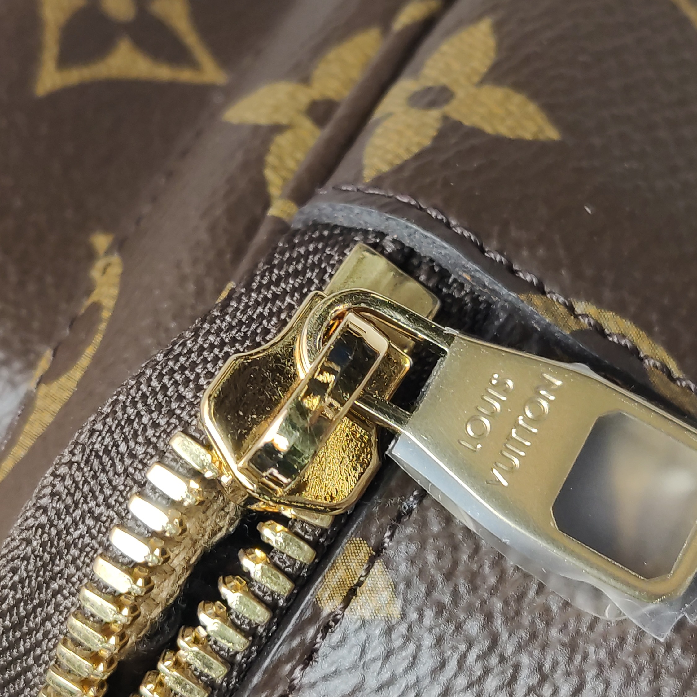 Louis Vuitton(LV) Utility Crossbody Bag Monogram Canvas — photo 10 of 18