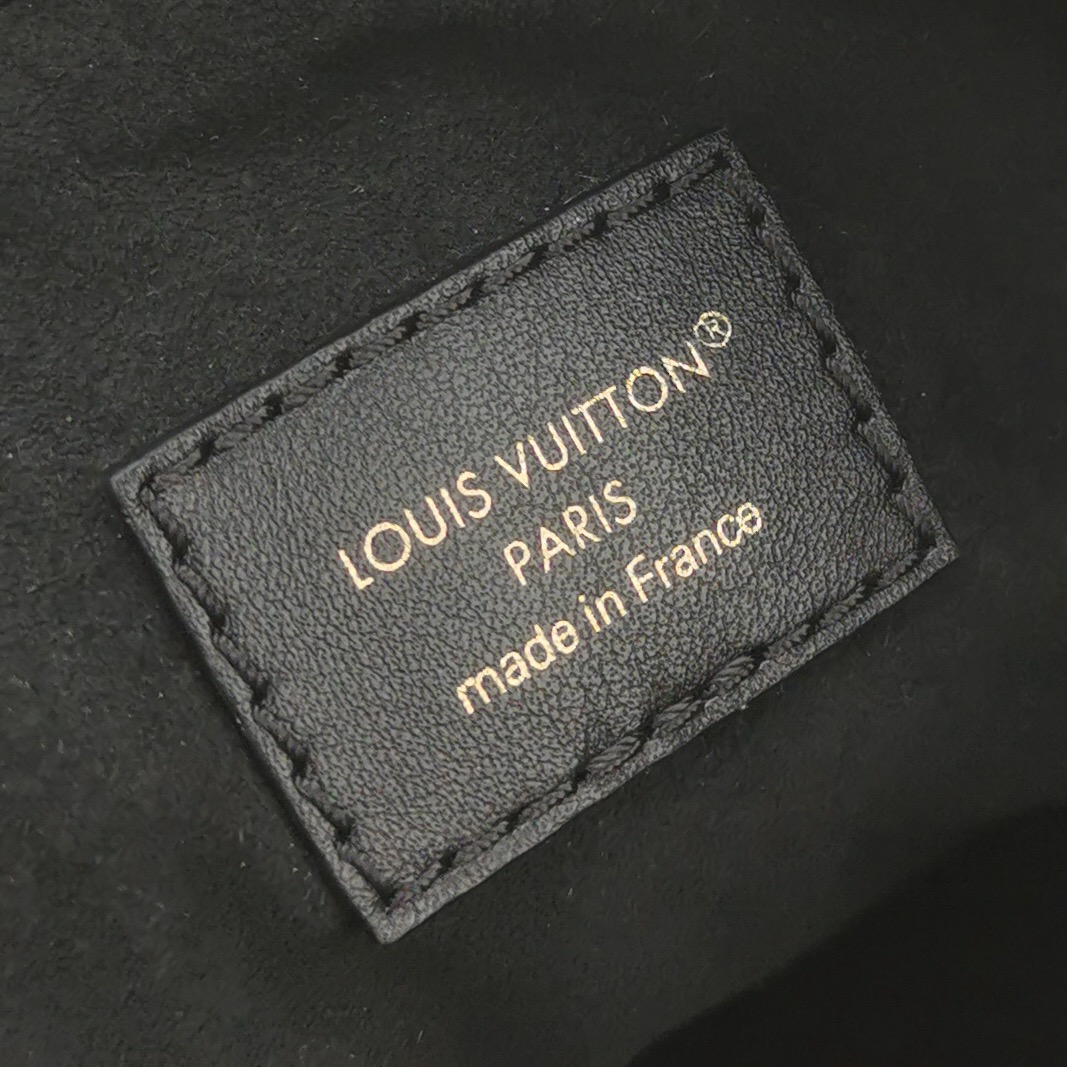 Louis Vuitton(LV) Cookie Handbag Monogram Canvas BB — photo 8 of 16