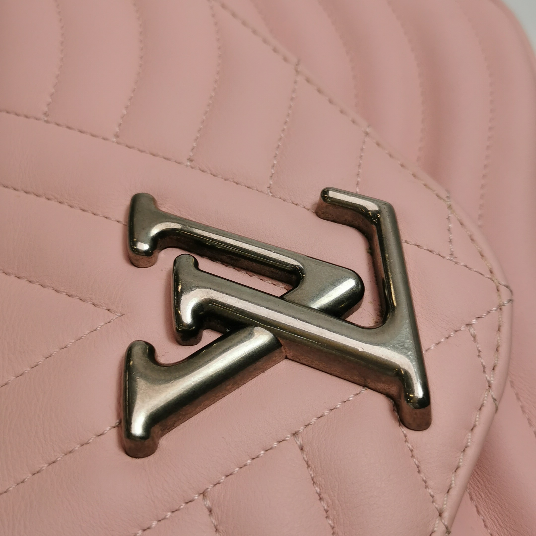 Louis Vuitton(LV) New Wave Chain Bag Quilted Leather MM — photo 9 of 22