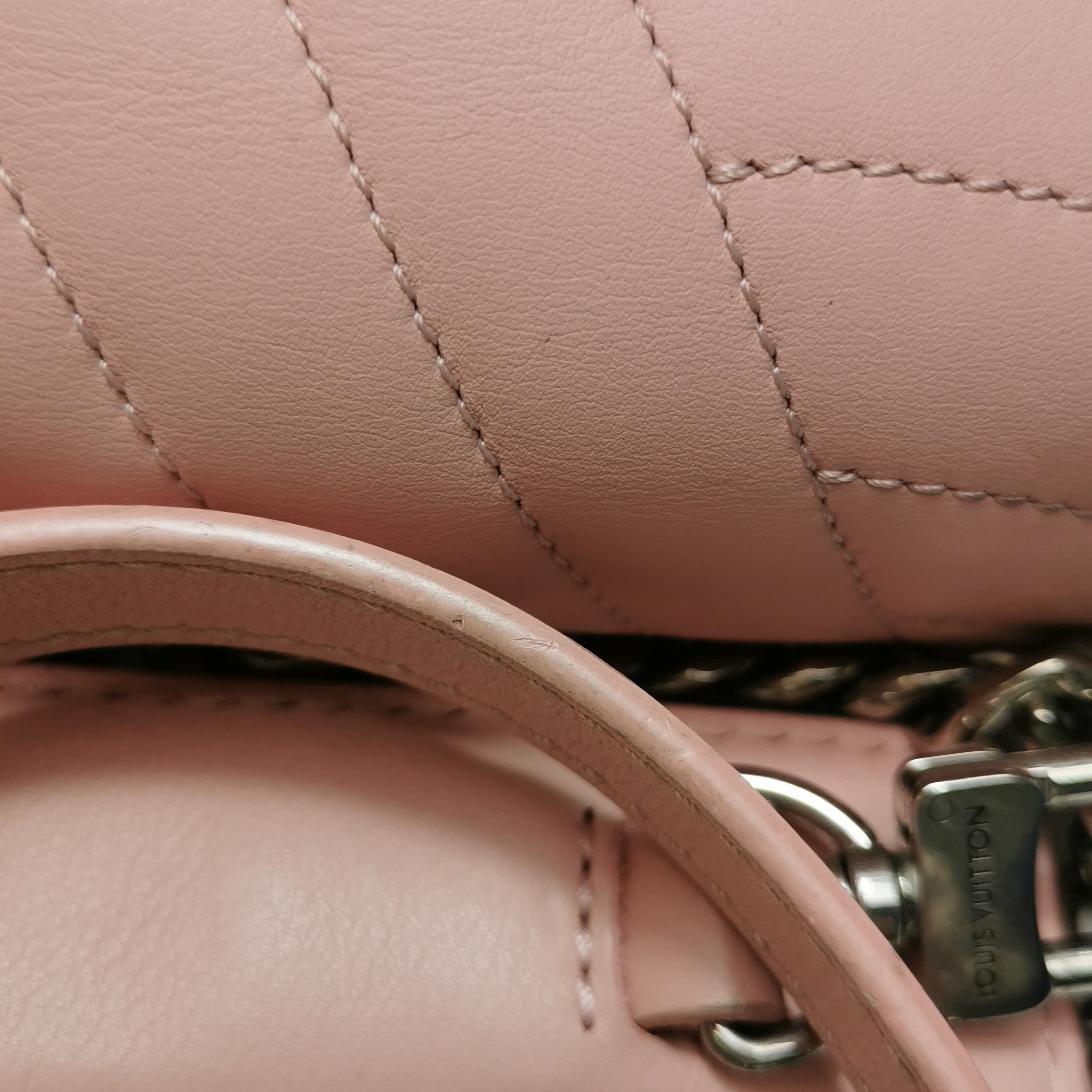 Louis Vuitton(LV) New Wave Chain Bag Quilted Leather MM — photo 10 of 22