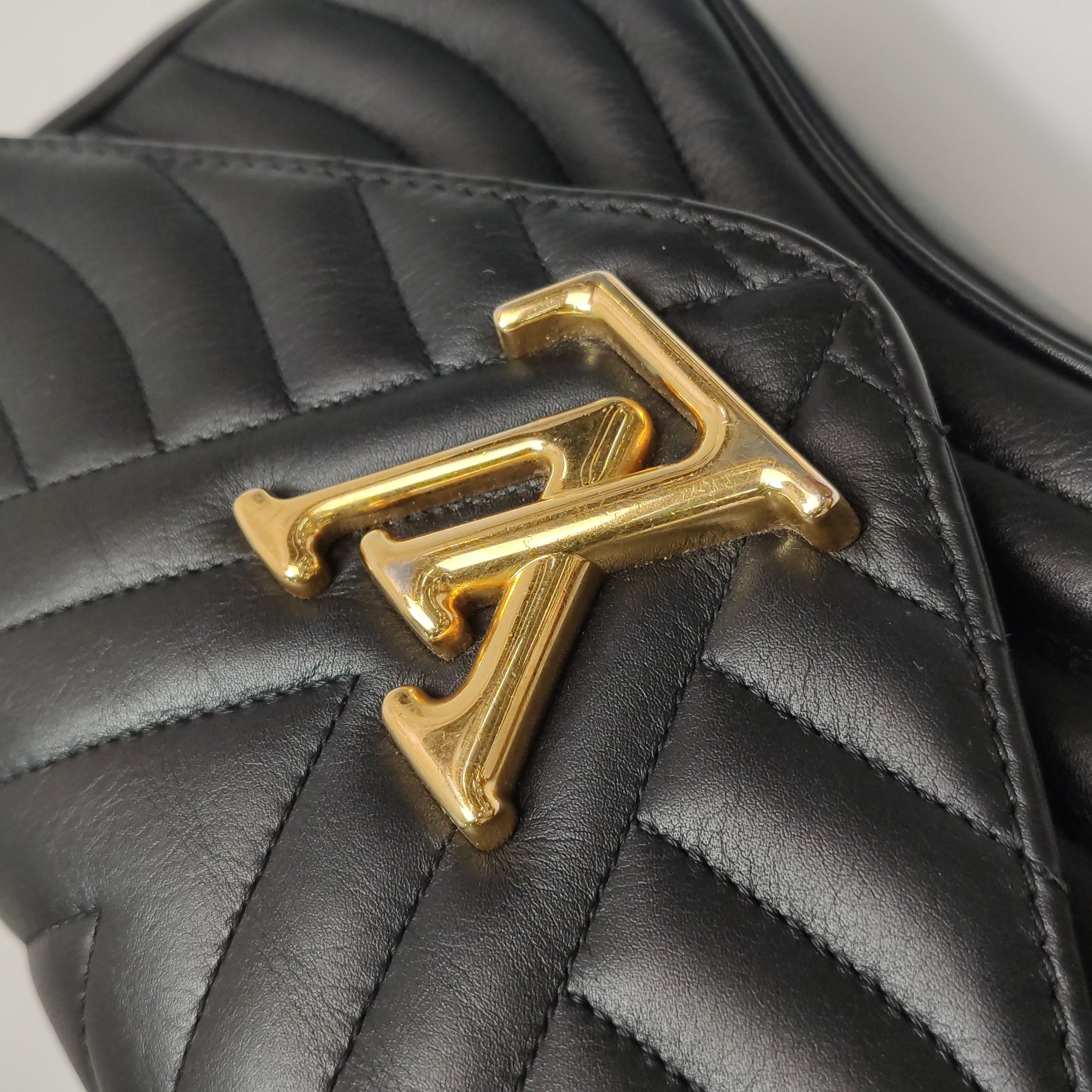 Louis Vuitton(LV) New Wave Chain Bag Quilted Leather MM — photo 9 of 23