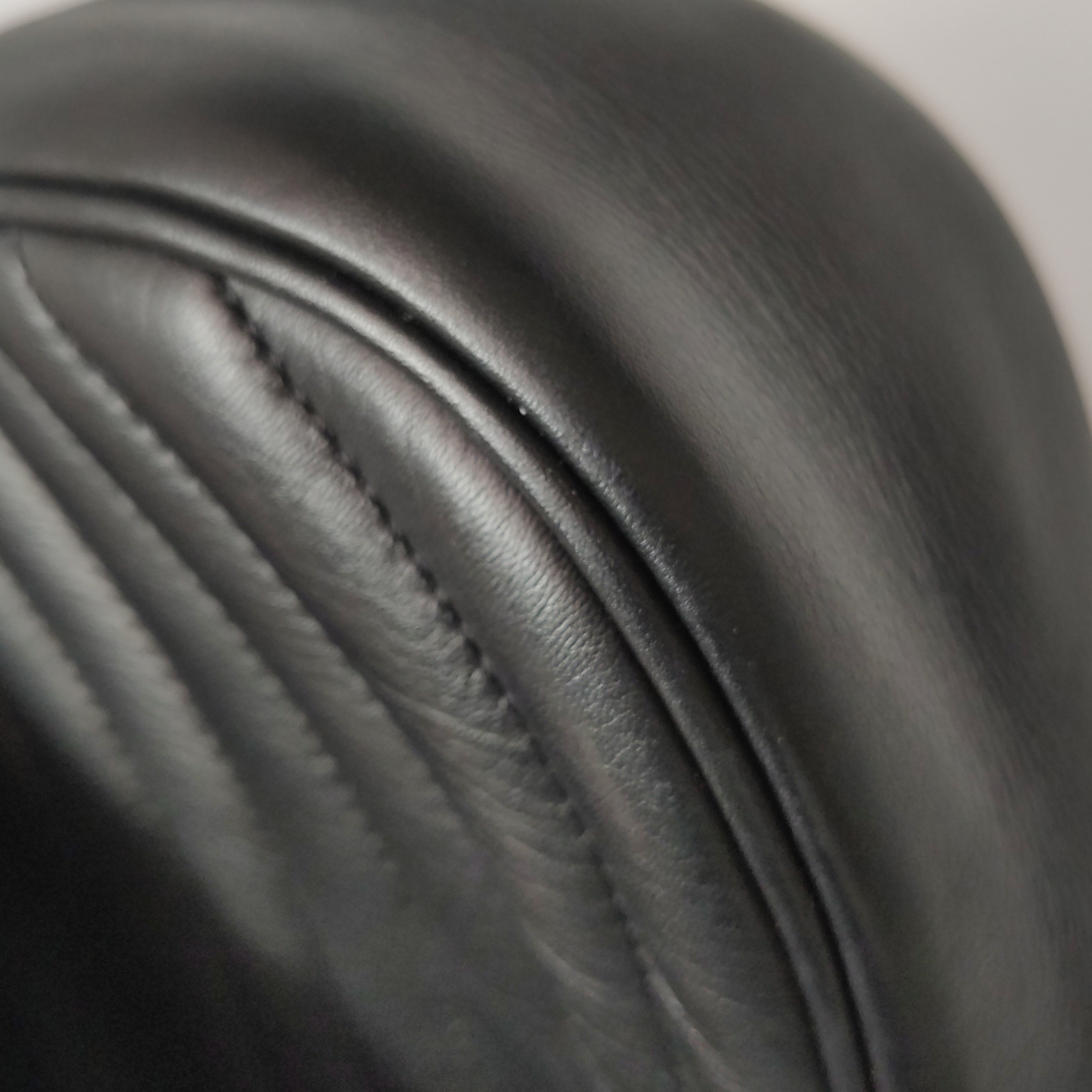 Louis Vuitton(LV) New Wave Chain Bag Quilted Leather MM — photo 15 of 23