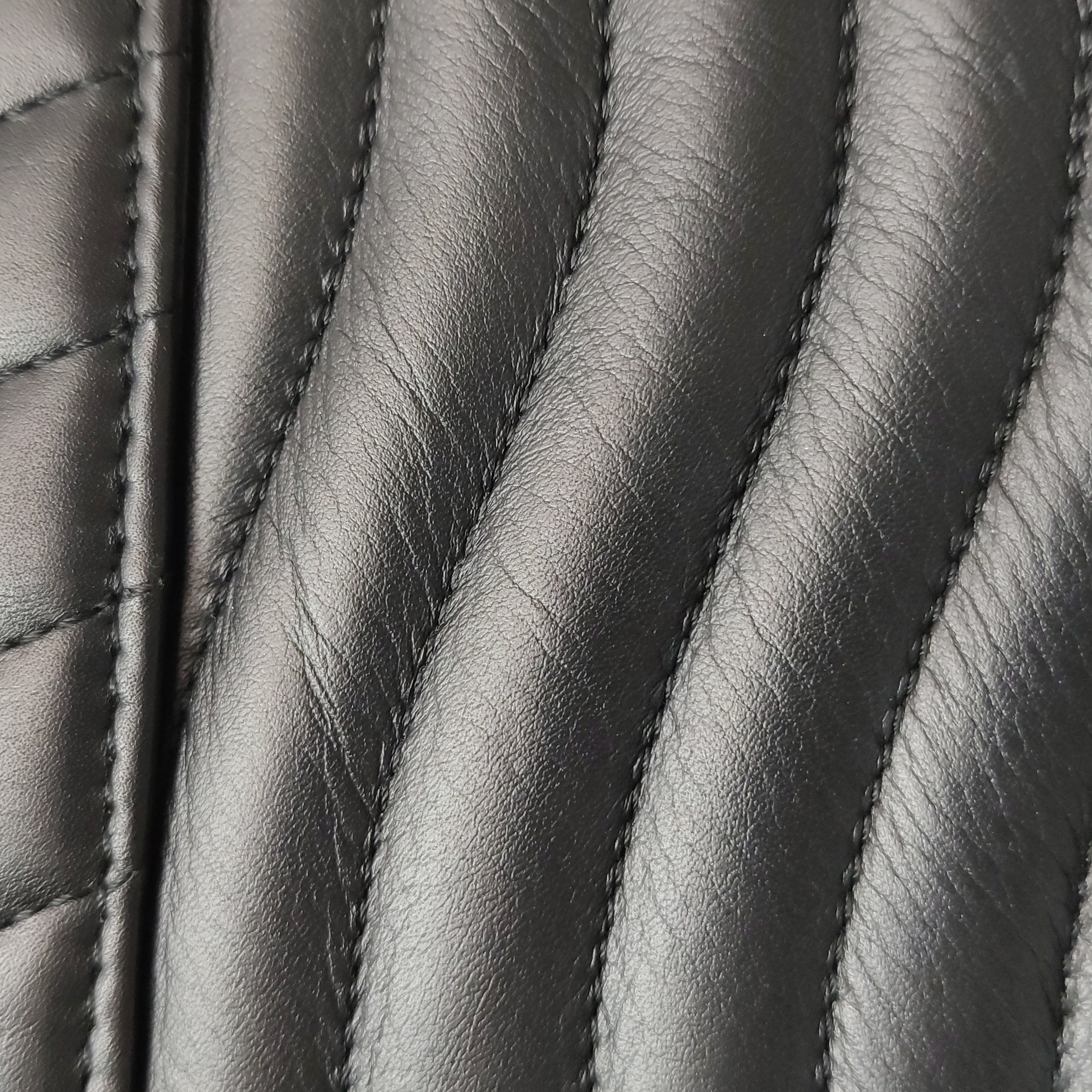 Louis Vuitton(LV) New Wave Chain Bag Quilted Leather MM — photo 13 of 23