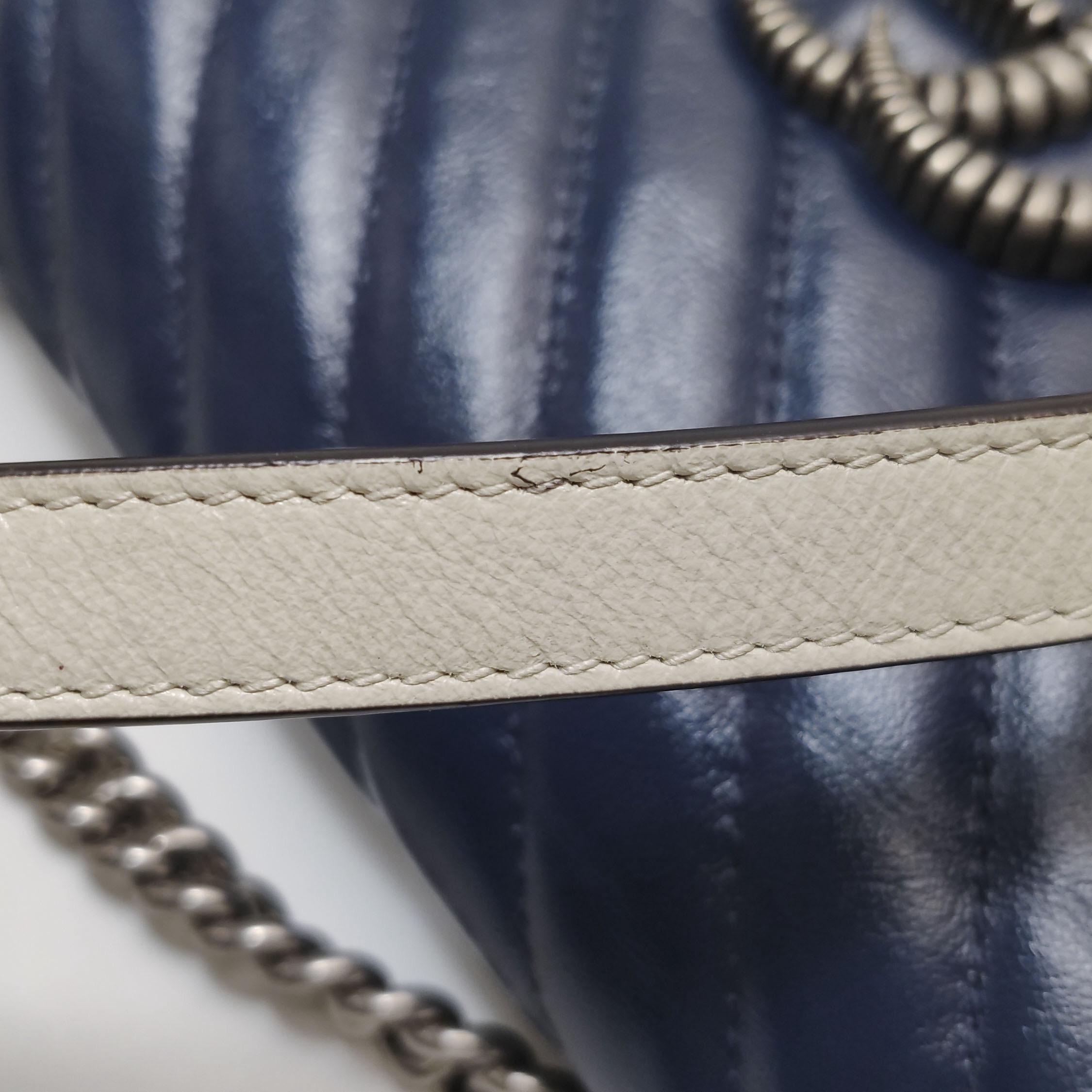 Gucci GG Marmont Flap Bag Diagonal Quilted Leather Small — photo 12 of 19
