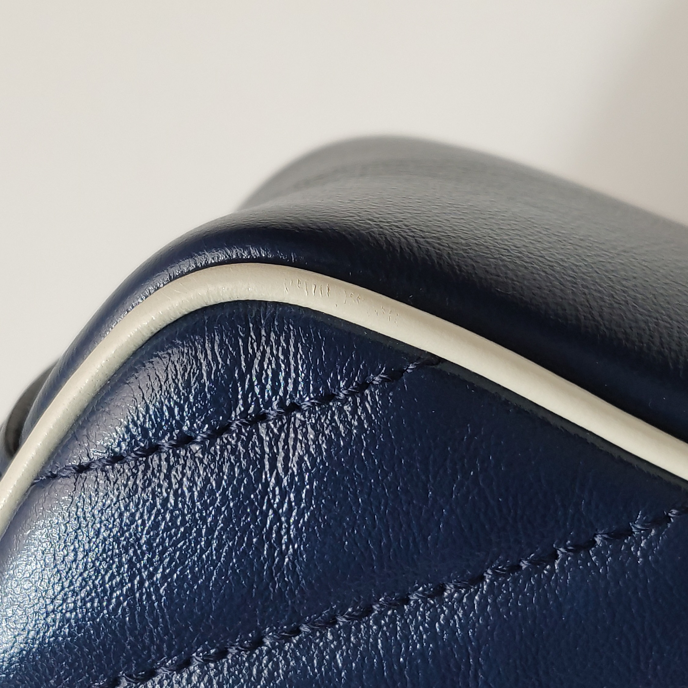 Gucci GG Marmont Flap Bag Diagonal Quilted Leather Small — photo 17 of 19