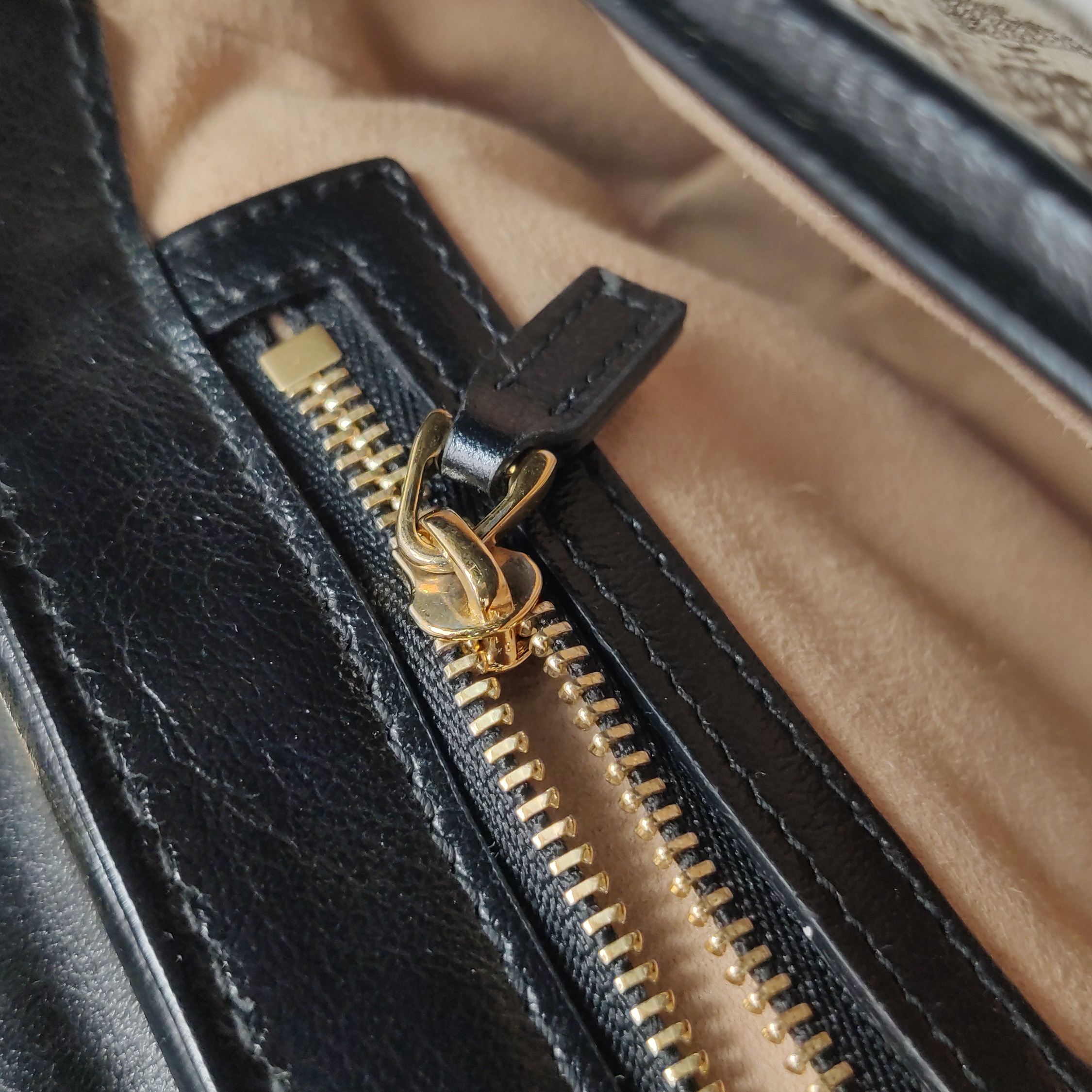 Gucci GG Marmont Flap Bag Diagonal Quilted GG Canvas with Leather Small — photo 10 of 22