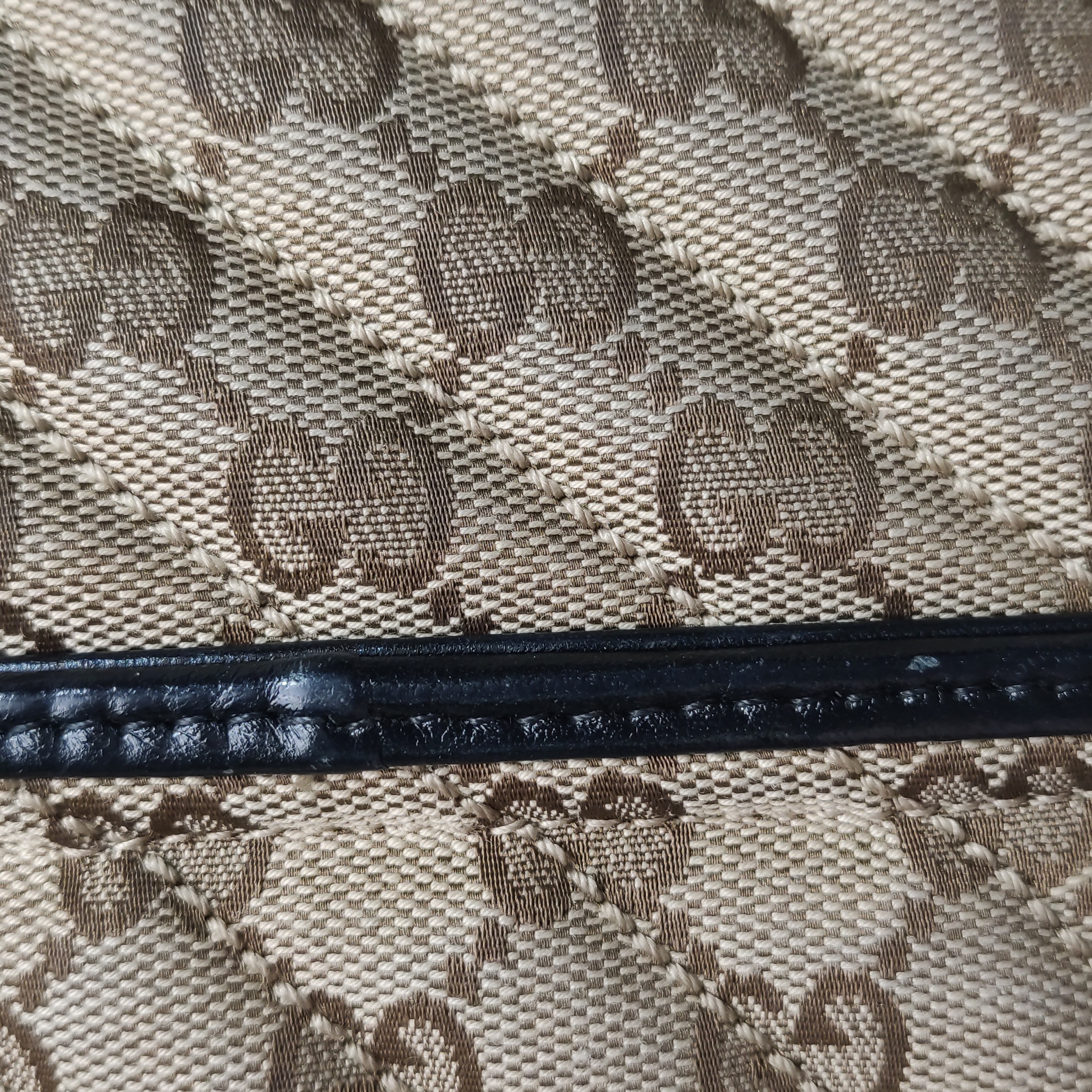 Gucci GG Marmont Flap Bag Diagonal Quilted GG Canvas with Leather Small — photo 17 of 22