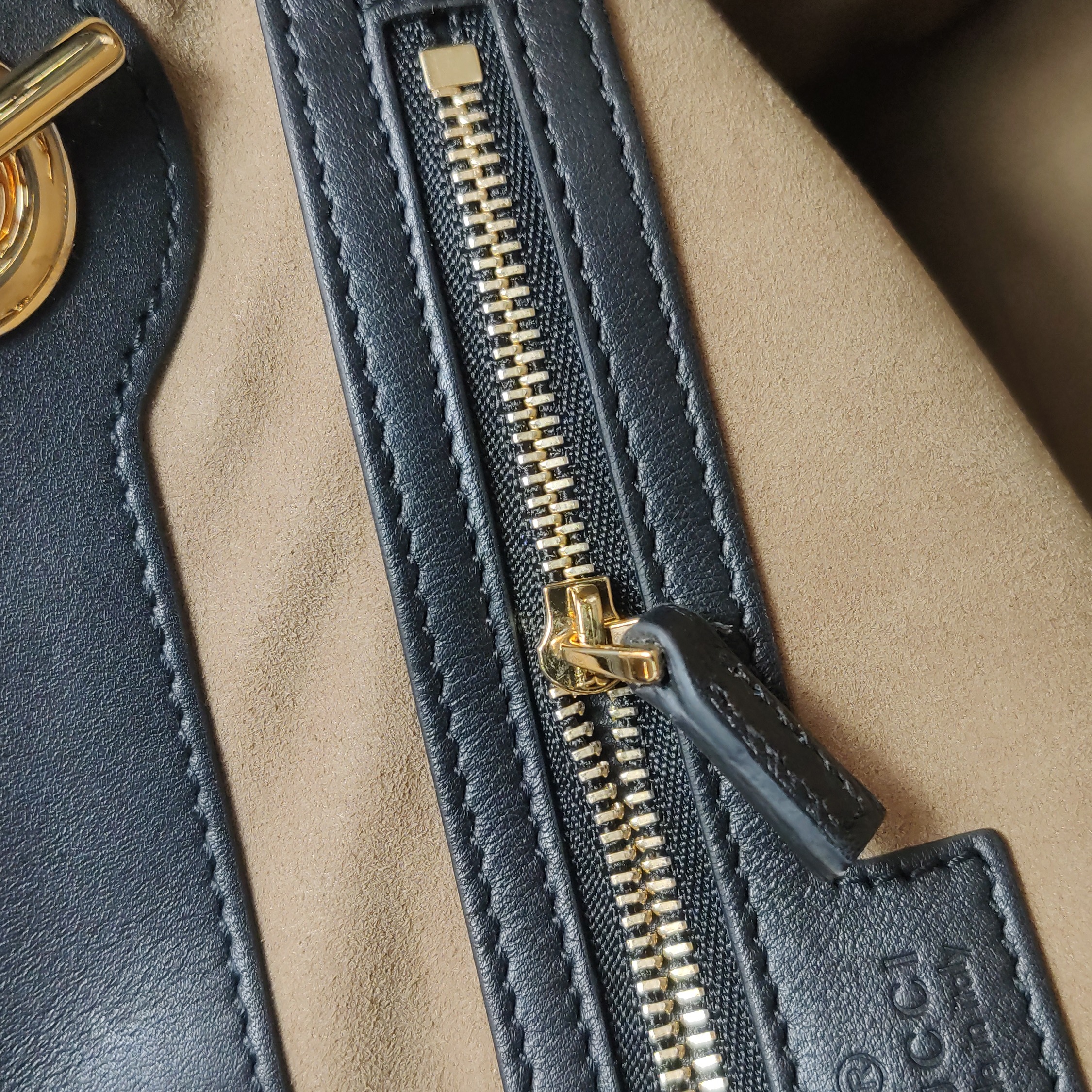 Gucci Padlock Chain Tote GG Coated Canvas with Leather Medium — photo 9 of 12