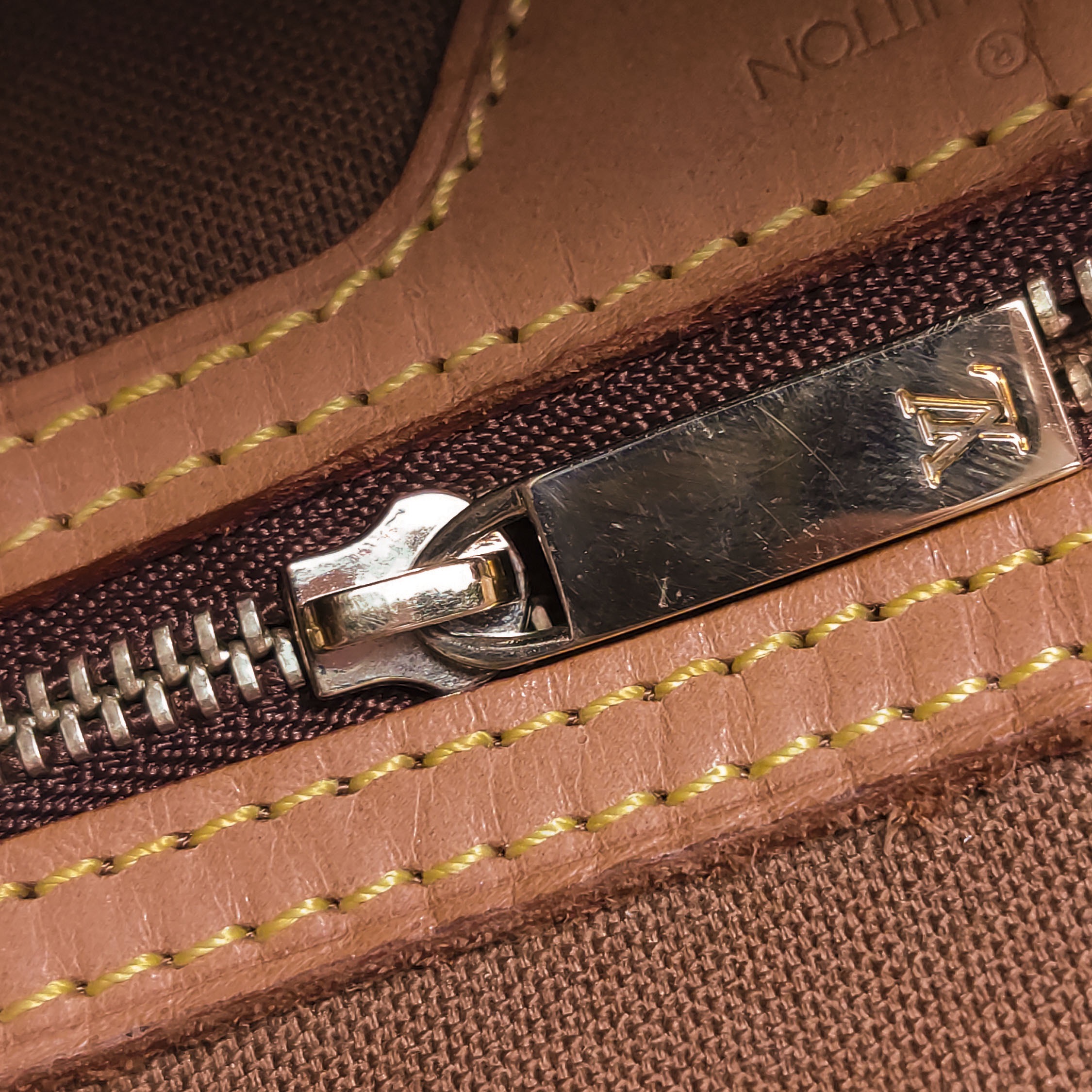 Louis Vuitton(LV) Looping Handbag Damier Mini — photo 10 of 22