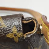 Louis Vuitton(LV) Looping Handbag Damier Mini — thumbnail 19