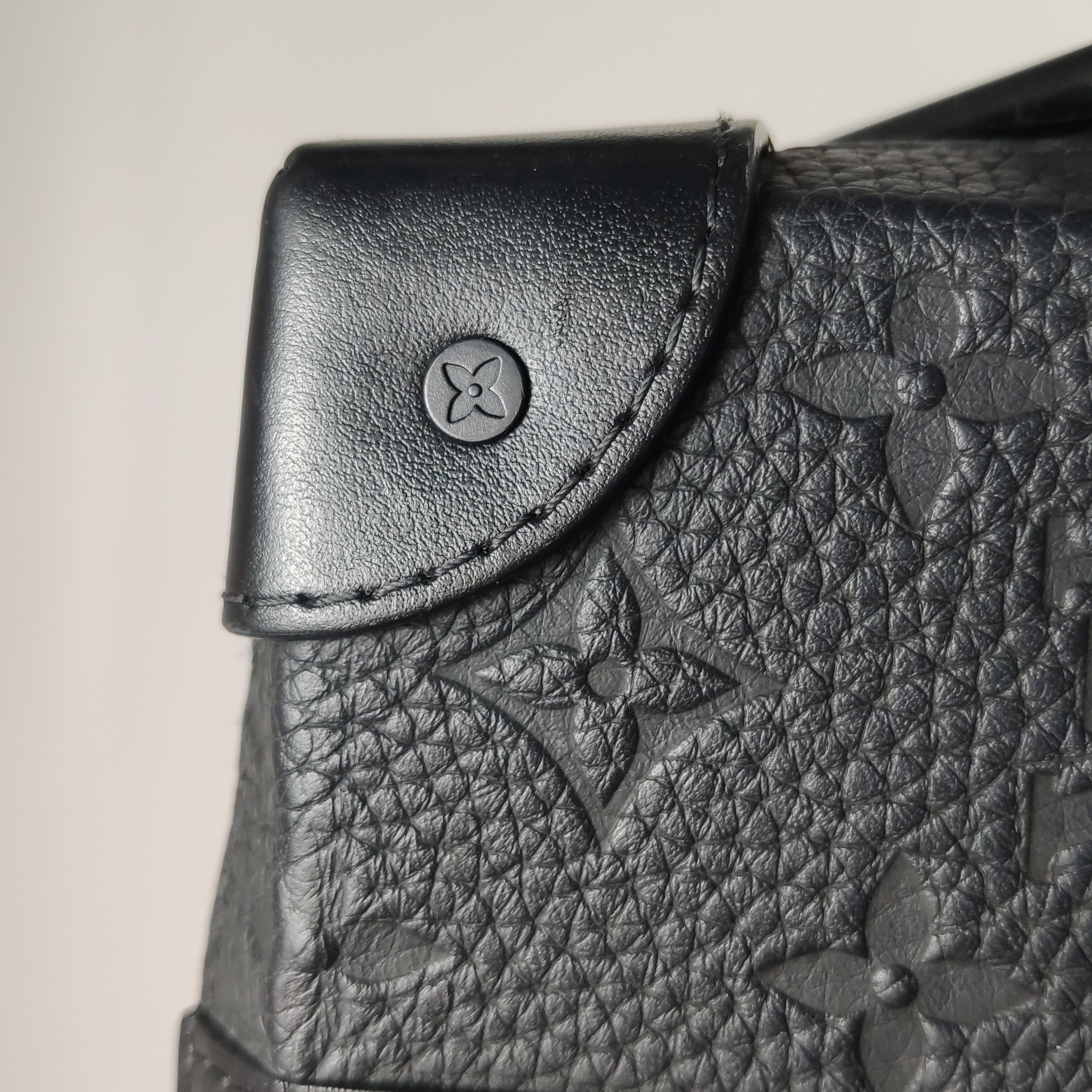 Louis Vuitton(LV) Soft Trunk Wallet Monogram Taurillon Leather — photo 20 of 21