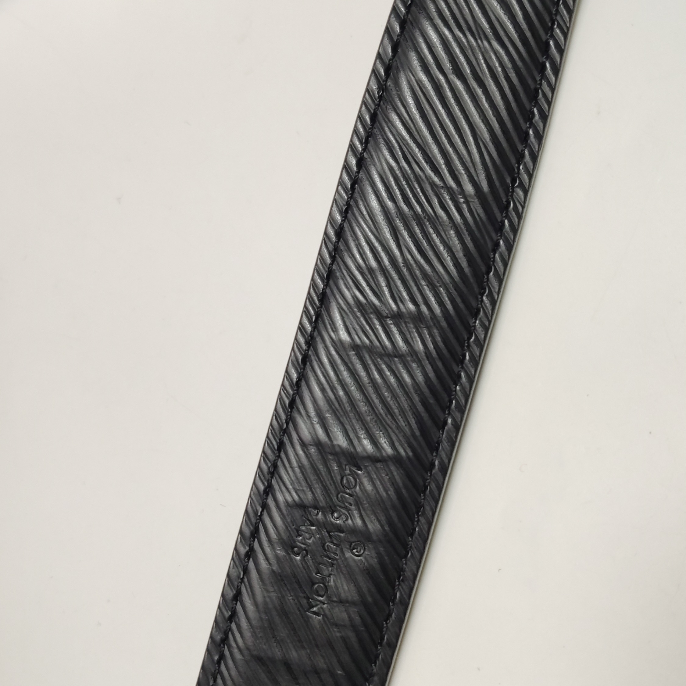 Louis Vuitton(LV) Twist Handbag Epi Leather MM — photo 16 of 17