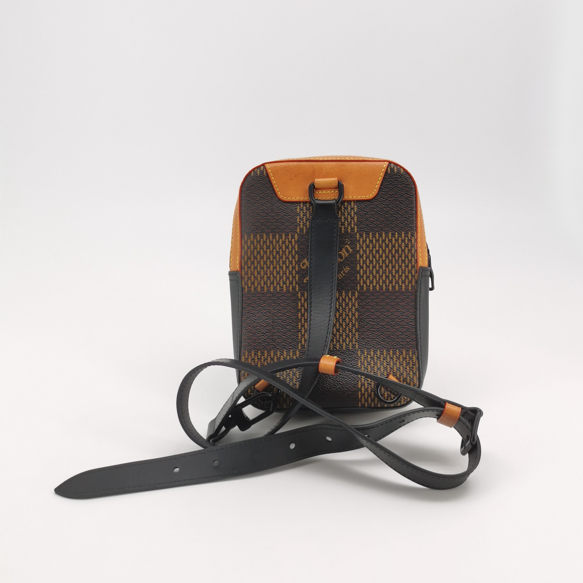 Louis Vuitton(LV) Nigo Amazone Sling Bag Limited Edition Giant Damier and Monogram Canvas — photo 3 of 15