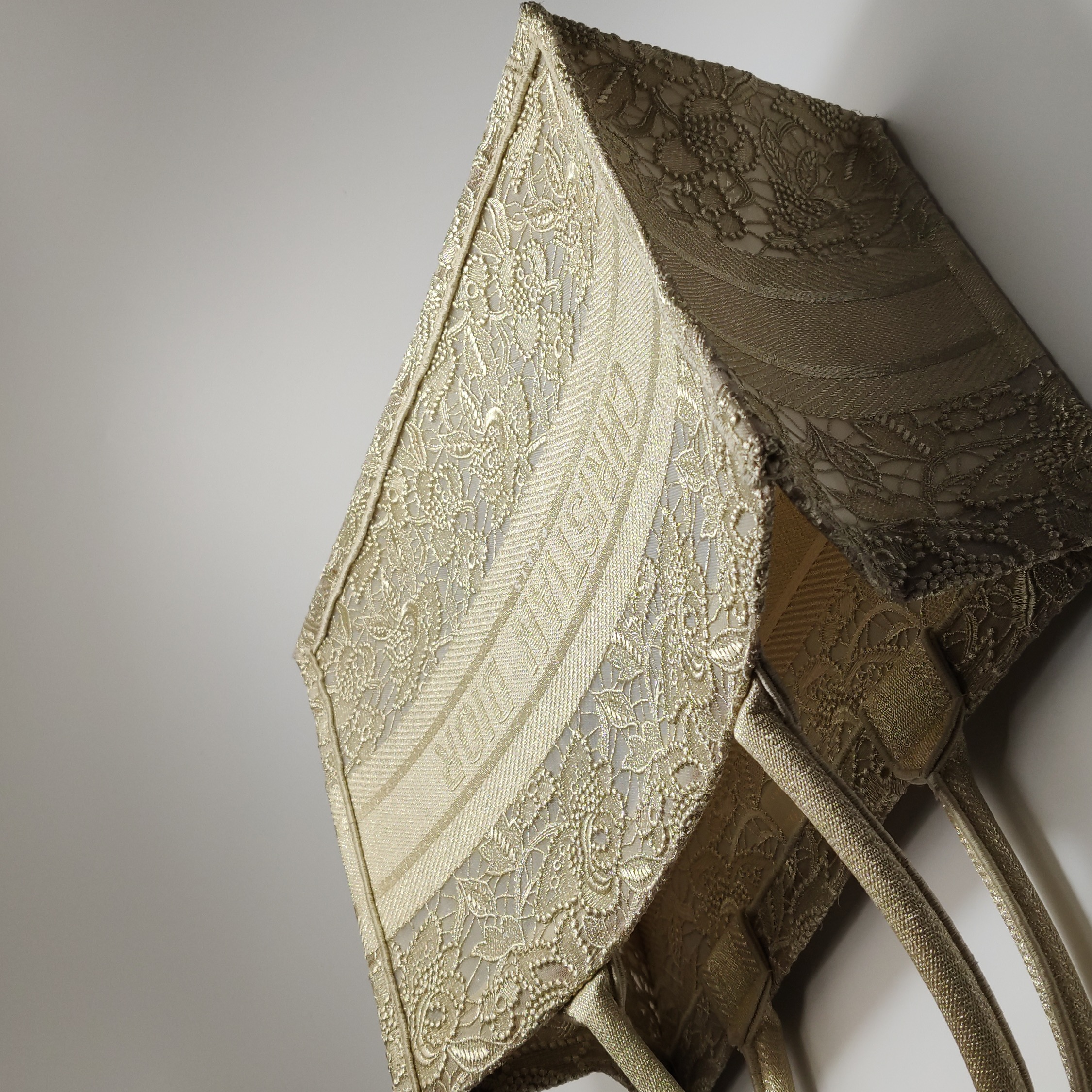 Dior Book Tote Embroidered Canvas Medium — photo 16 of 17