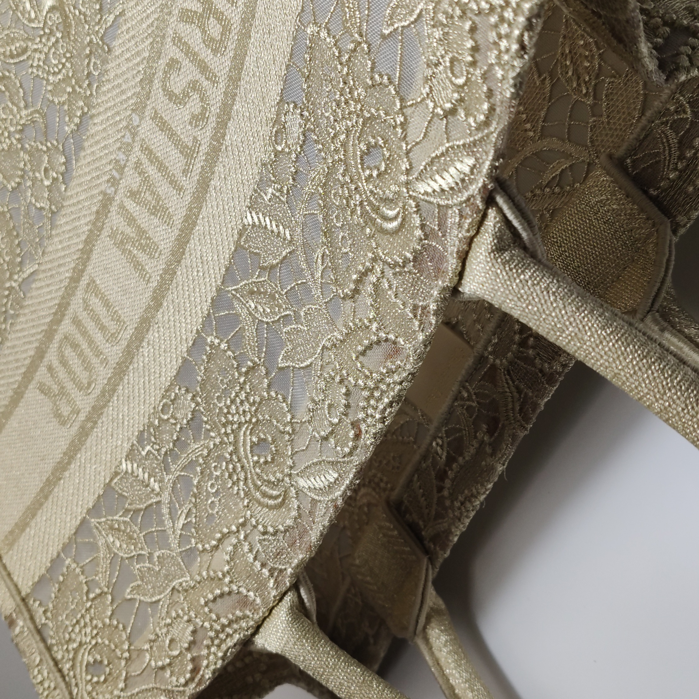 Dior Book Tote Embroidered Canvas Medium — photo 15 of 17