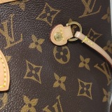 Louis Vuitton(LV) Neverfull Tote Monogram Canvas MM — thumbnail 19